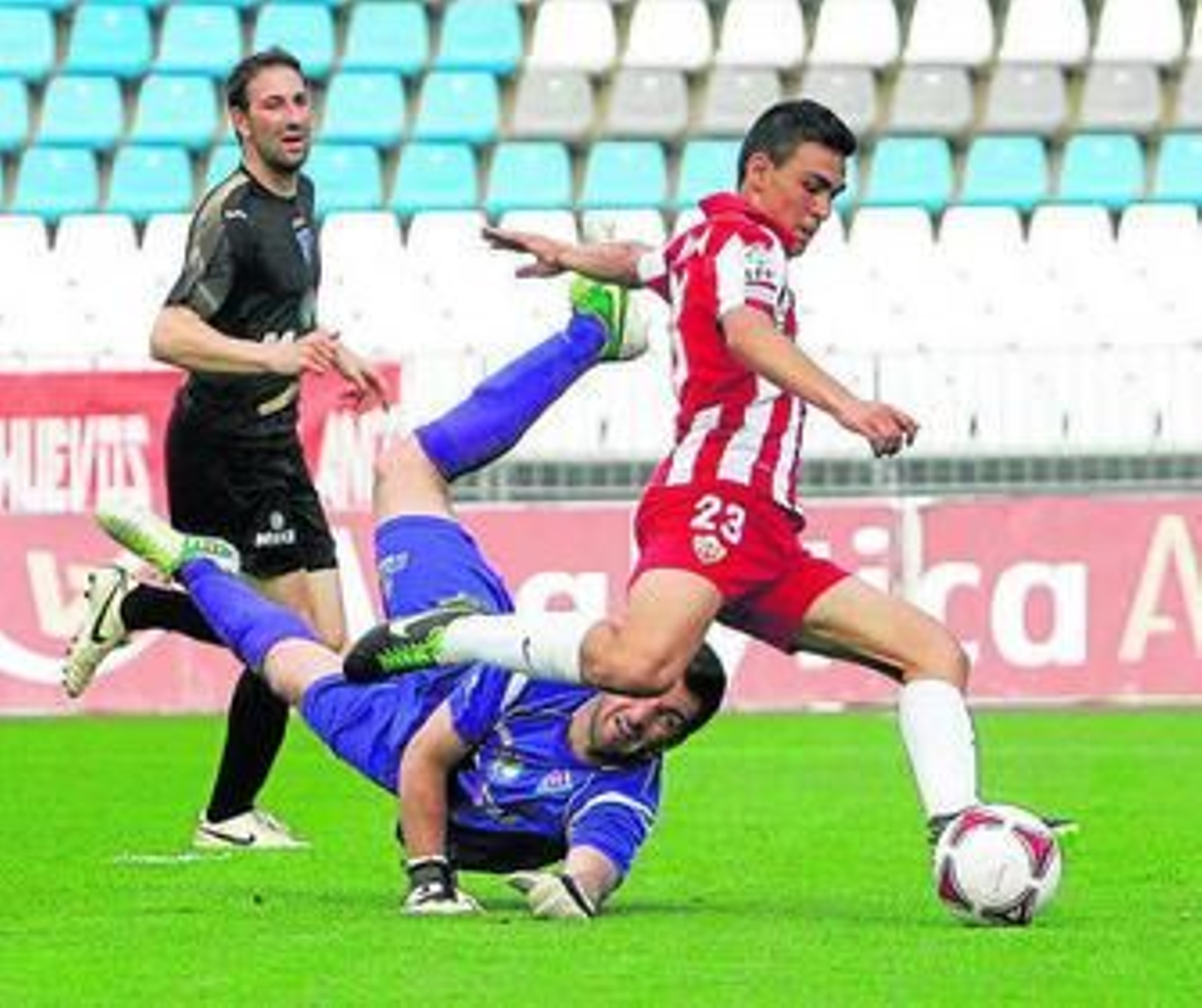El almeriense Dani Romera hizo el tanto del triunfo en San Pablo.