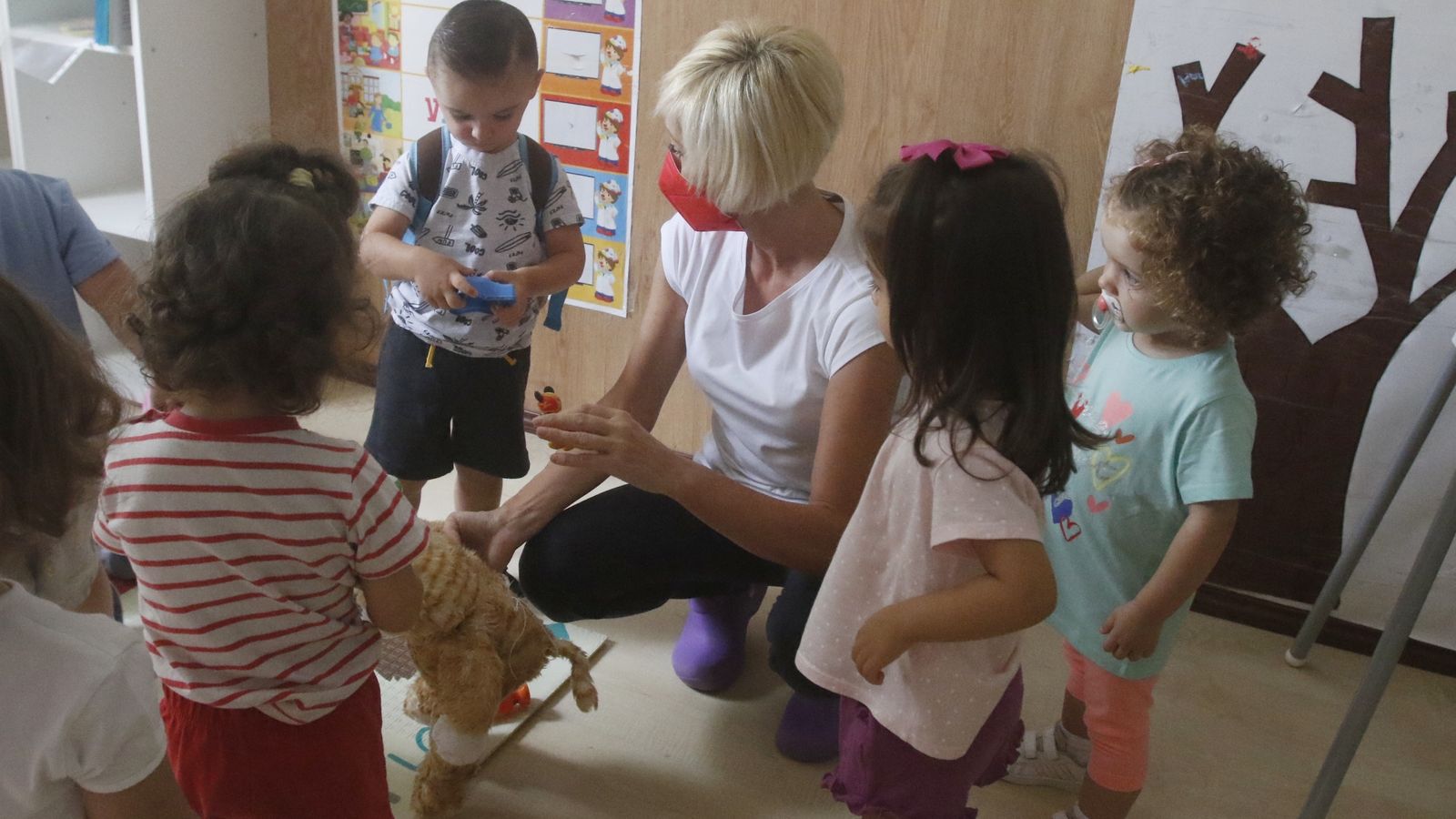 Pequeños alumnos en el aula del centro.