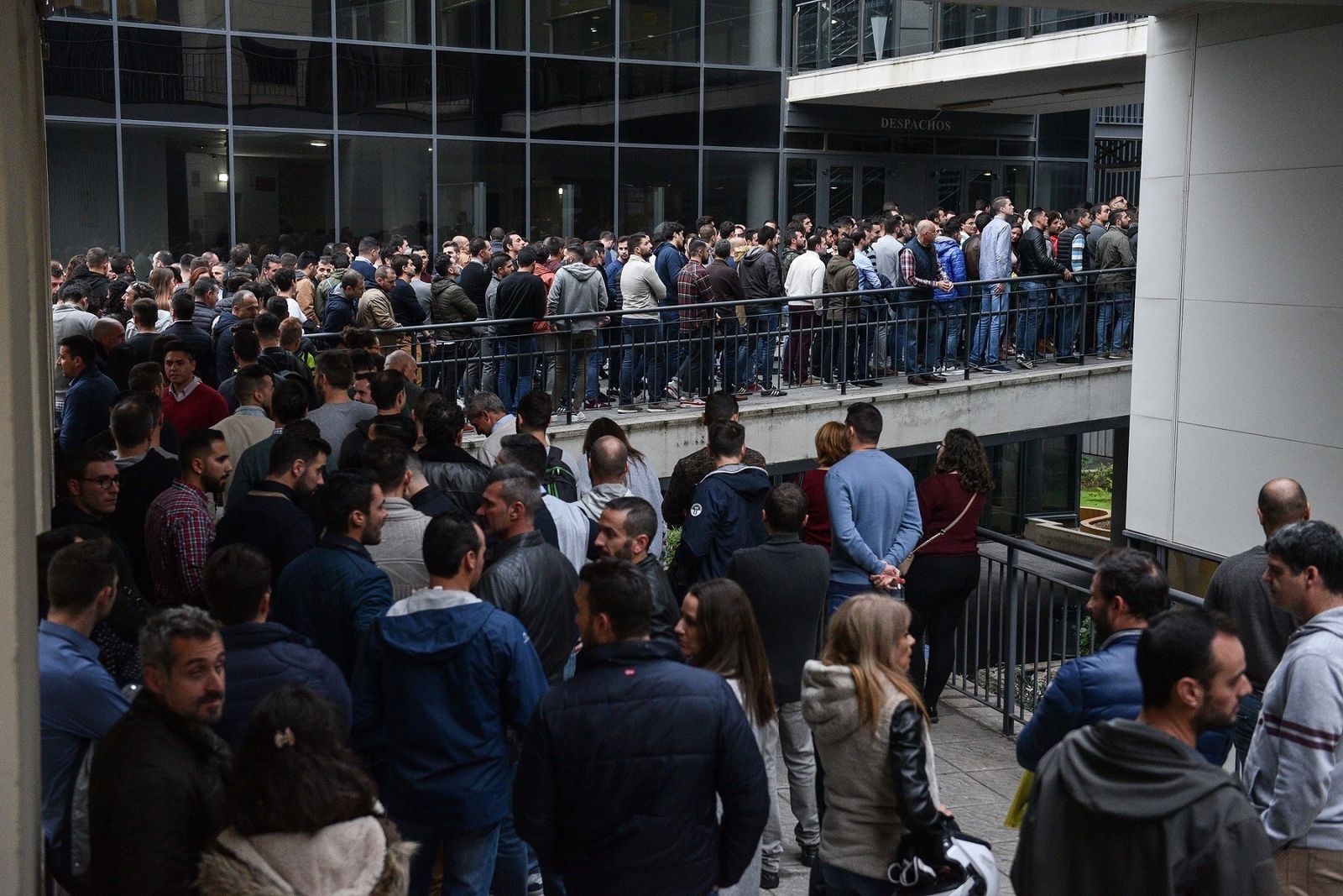 Aspirantes en una de las oposiciones de la Policía Local celebradas en la Facultad de Derecho