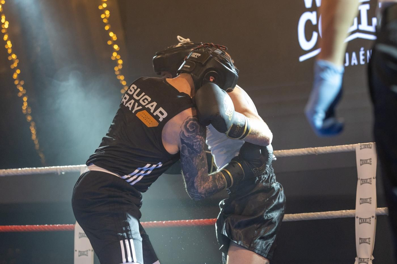 El boxeo solidario de la VI velada White Collar Boxing cautiva al público de Jaén