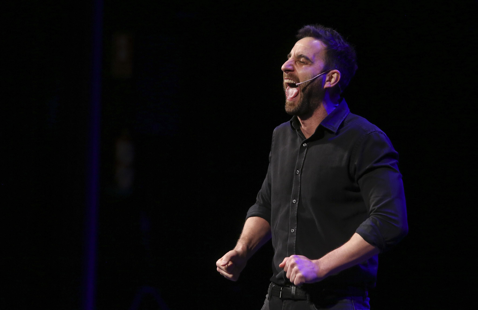 Dani Rovira en uno de los momentos de su monólogo 'Odio', esta noche en el Cervantes.