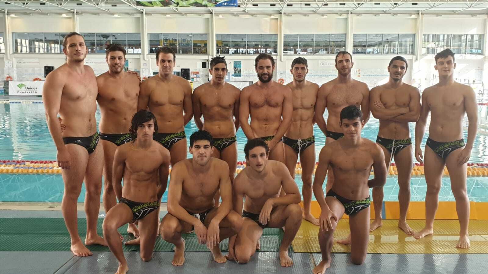 El equipo del Waterpolo Málaga ante el Ciudad Lineal.