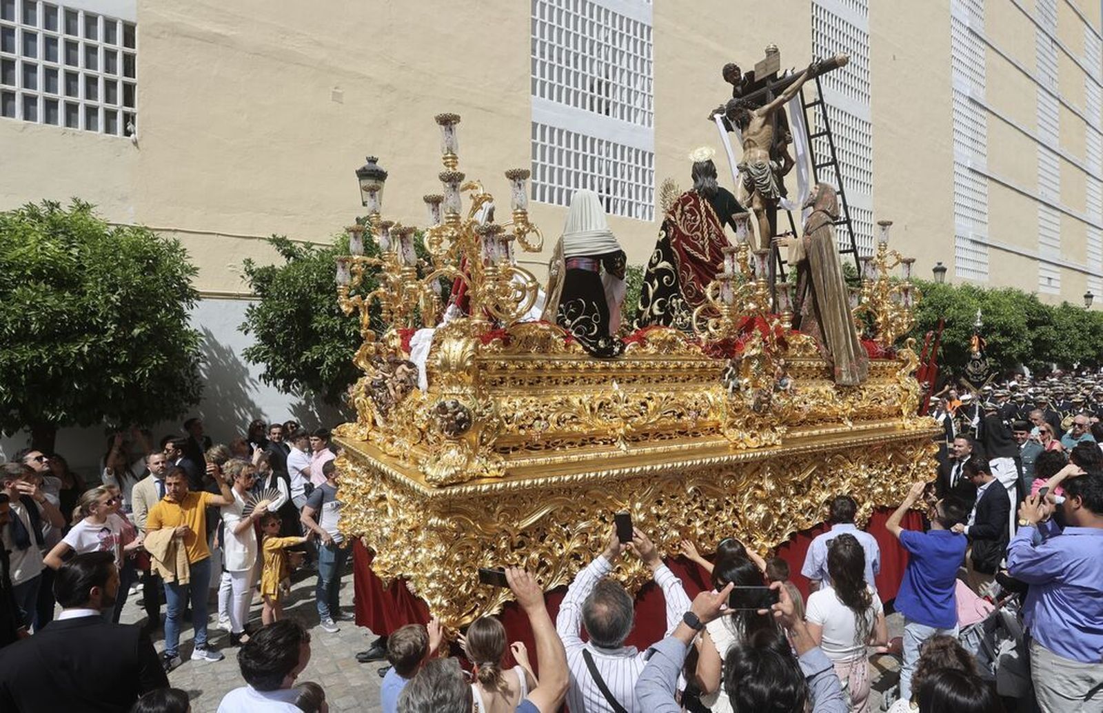 El misterio de las Cinco Llagas al poco de salir de la Basílica