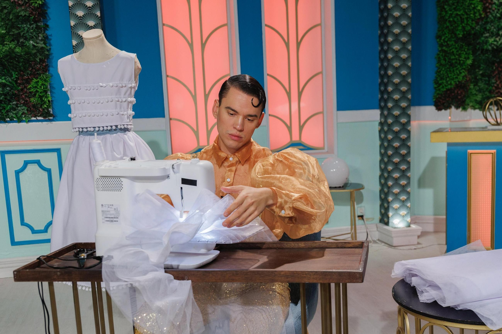 José Perea en pleno proceso creativo en 'Cine de barrio'