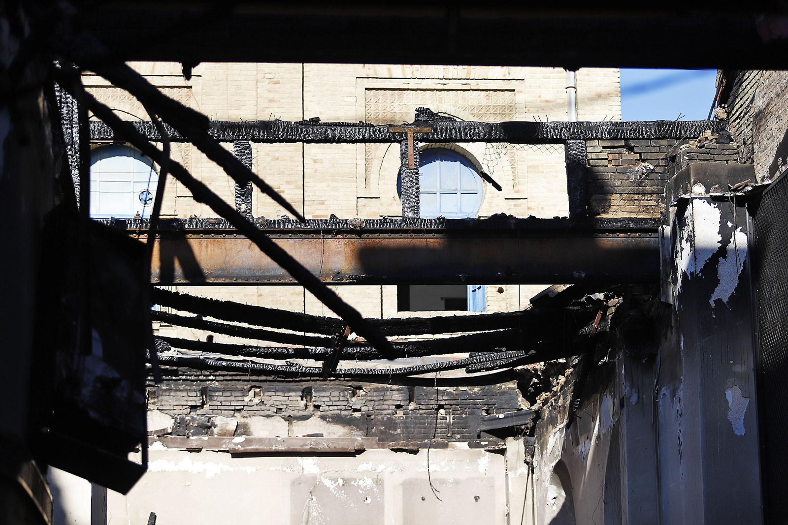 Un incendio deja importantes en la antigua estación de tren de Huelva