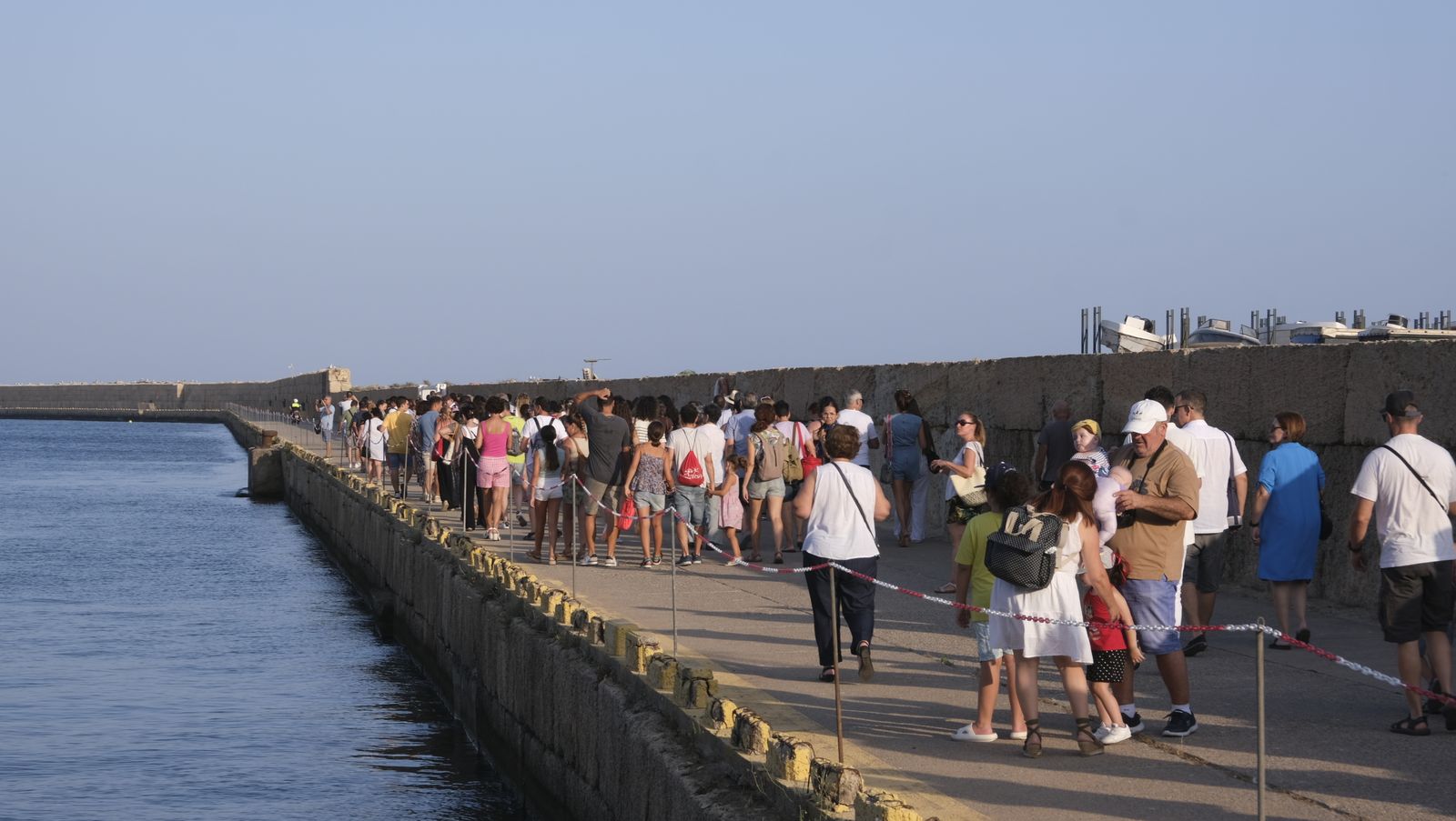 Atardecer en el Faro, organizado por la Autoridad Portuaria de Almería