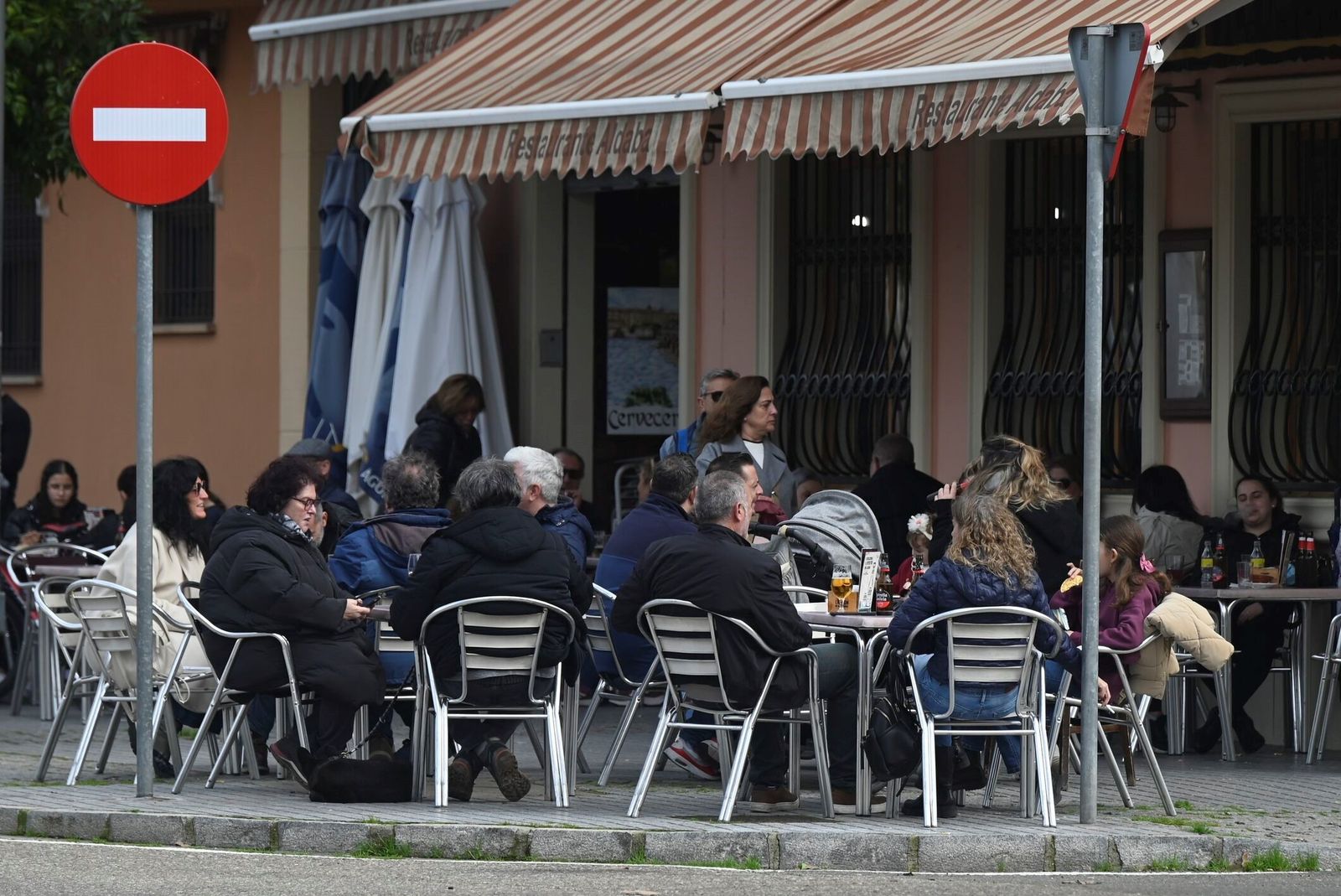 Las calles de Córdoba se llenan de gente con la tregua de la lluvia, en imágenes