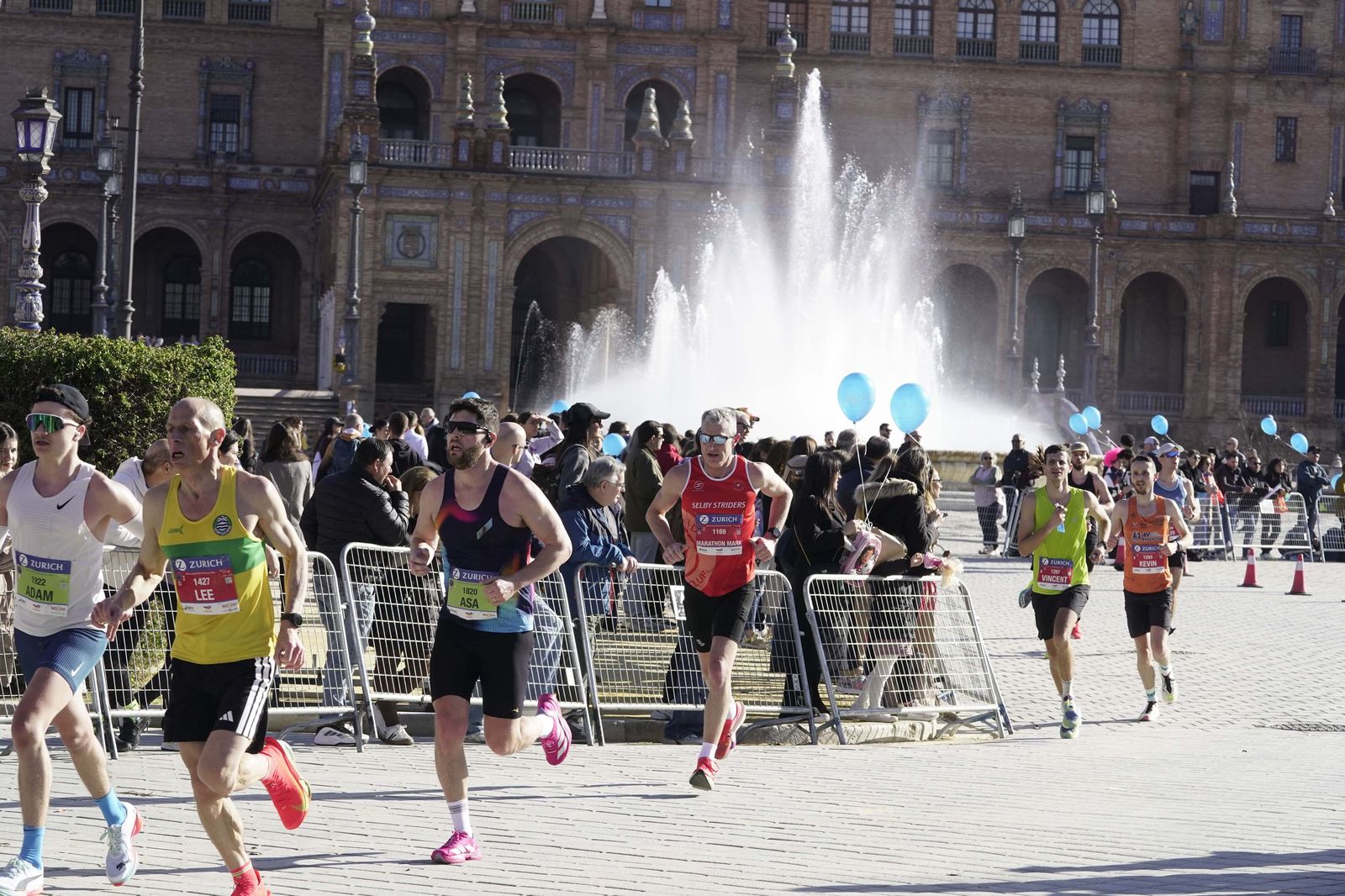 El Zúrich Maraton de Sevilla 2026 en la Plaza de España, galería 1