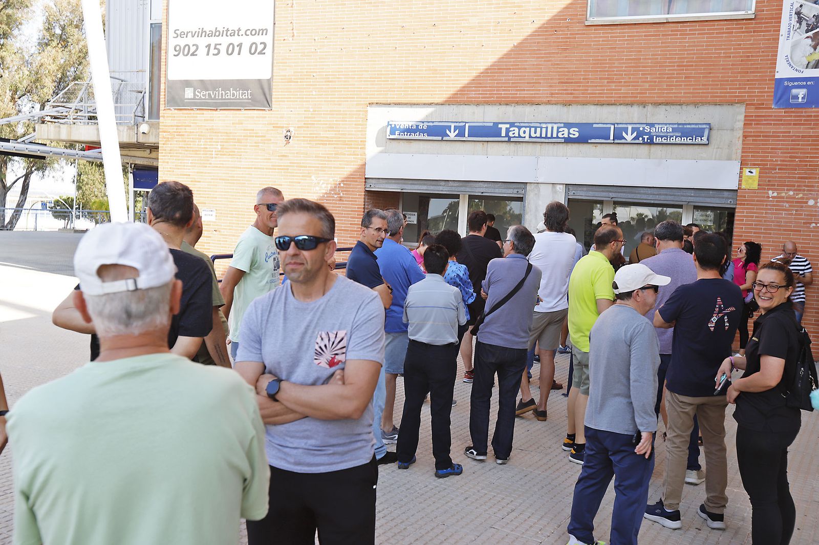 Largas colas en el Nuevo Colombino para las entradas del partido ante el Cacereño