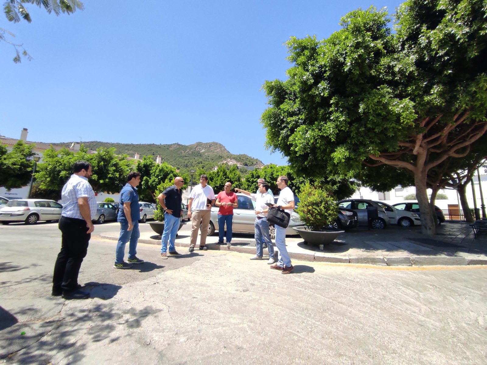 La visita institucional a la parcela donde se levantará el aparcamiento subterráneo.