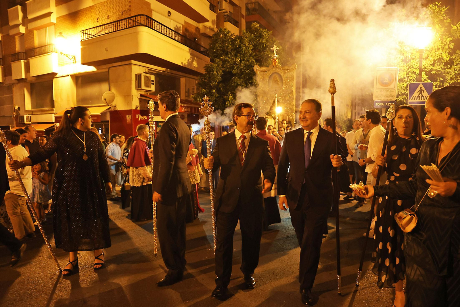 Imágenes del regreso de las hermandades a Emigrantes al finalizar el Rosario Jubilar rociero