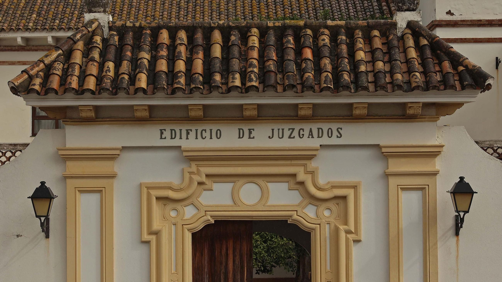 Frontal del edificio del palacio de Marzales, en Algeciras.