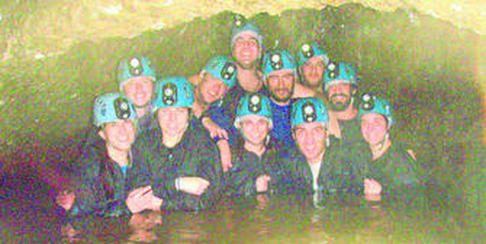 Uno de los tres grupos que realizaron la actividad en los karst en Yesos de Sorbas.