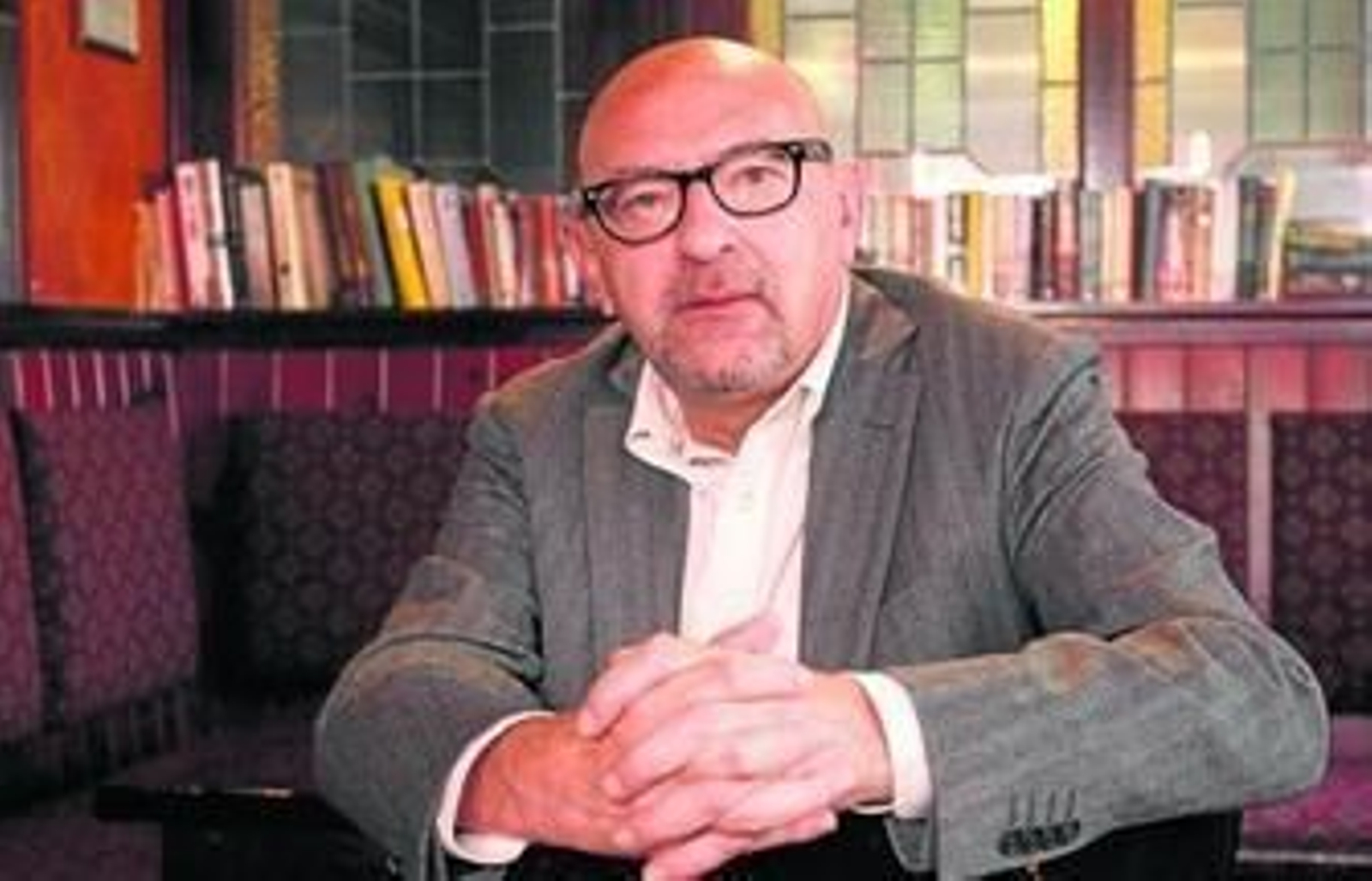 Enrique Baltanás, durante un momento de la entrevista, en el Pub Trinity.