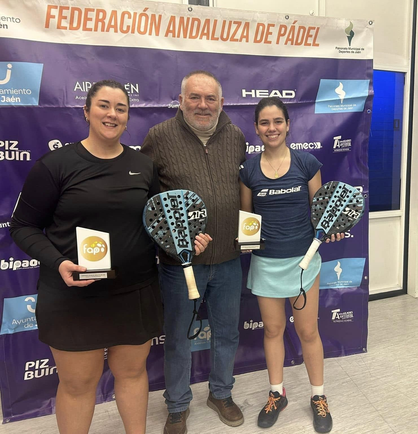 Laura Martínez y Susana Martín, ganadoras de la categoría absoluta femenina.