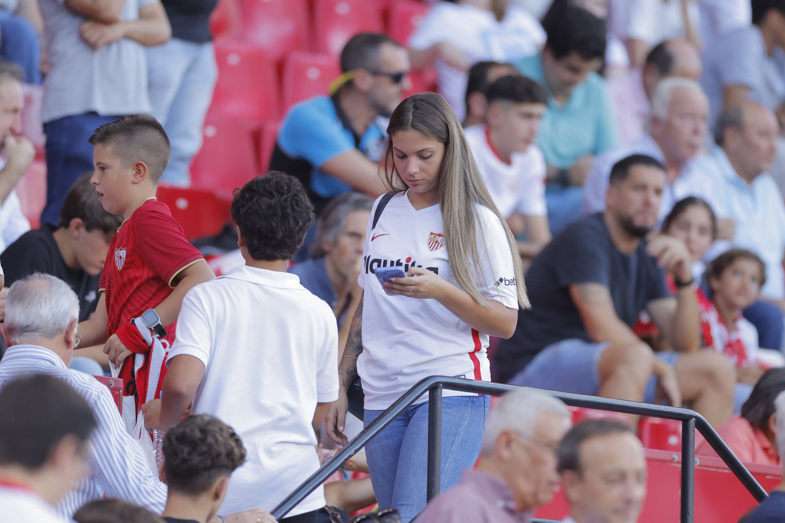 Búscate en las fotos del Sevilla-Almería