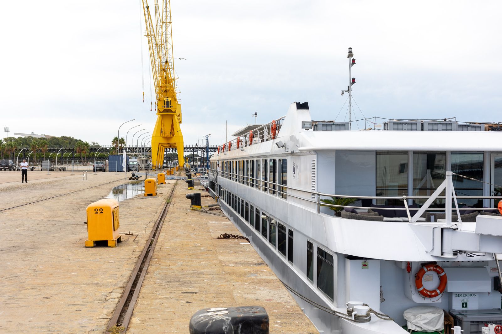 Las impresionantes imágenes del buque La Belle de Cadix en el Puerto de Huelva