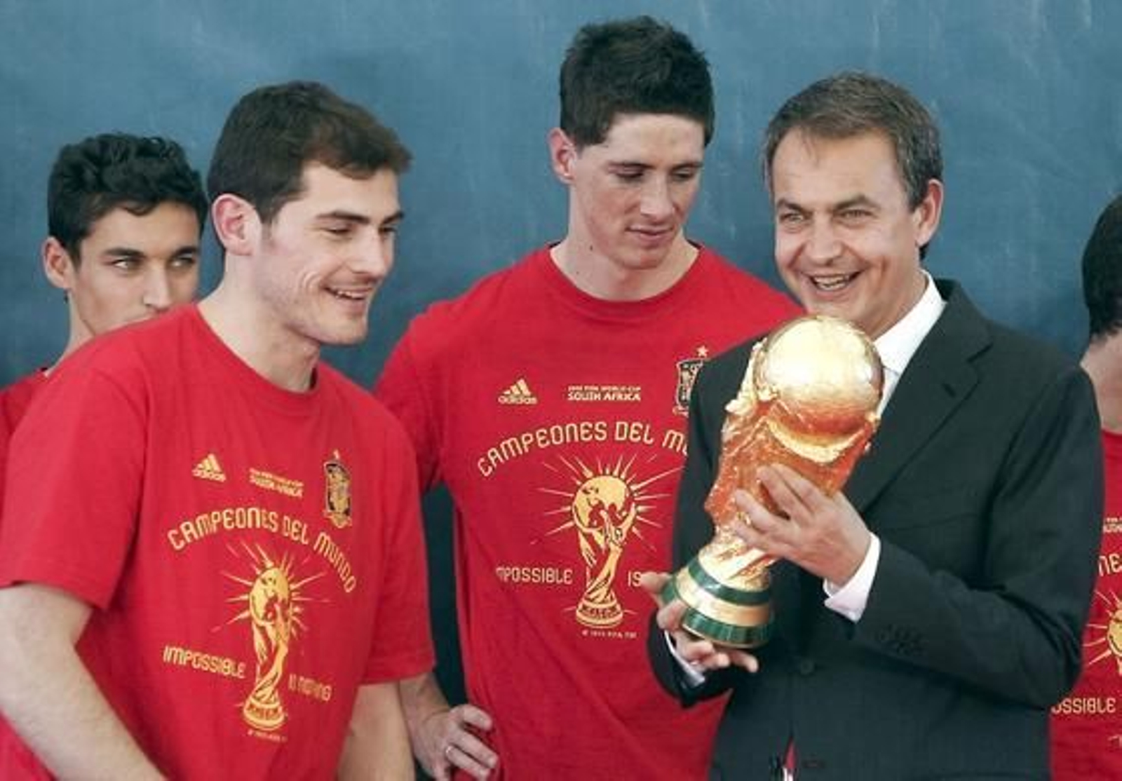 12 de julio de 2010: Zapatero recibe a la selección de fútbol tras ganar el Mundial de Sudáfrica.

Foto: EFE