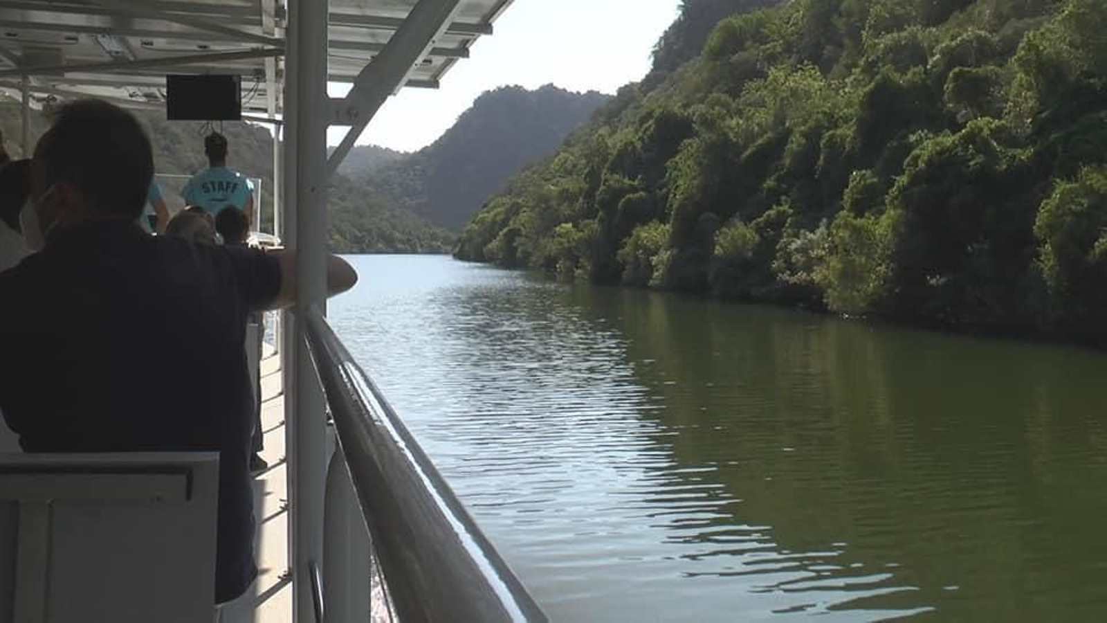 El primer viaje en barco por el Bembézar, en imágenes