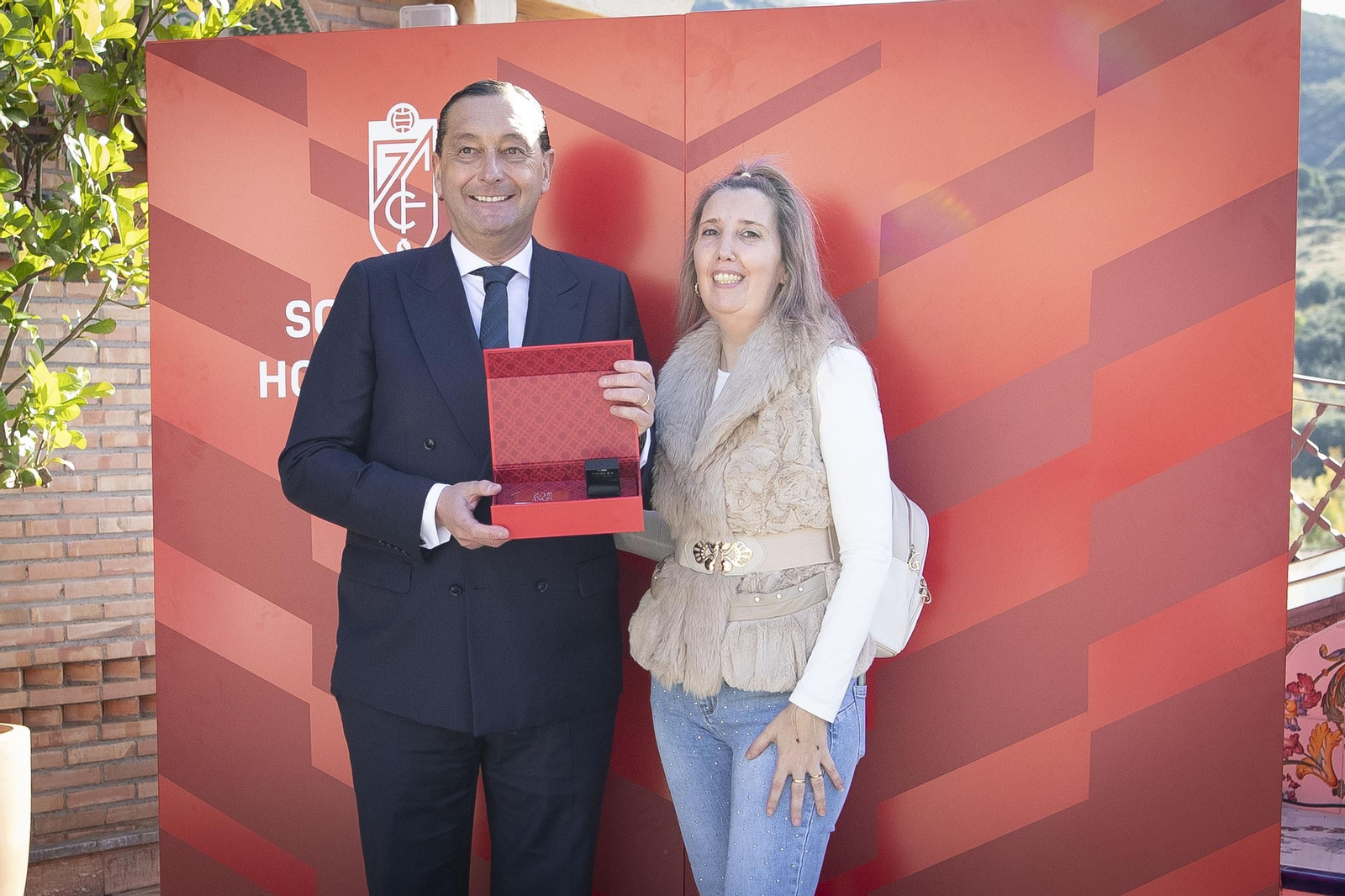 La entrega de insignias del Granada a sus abonados, en imágenes