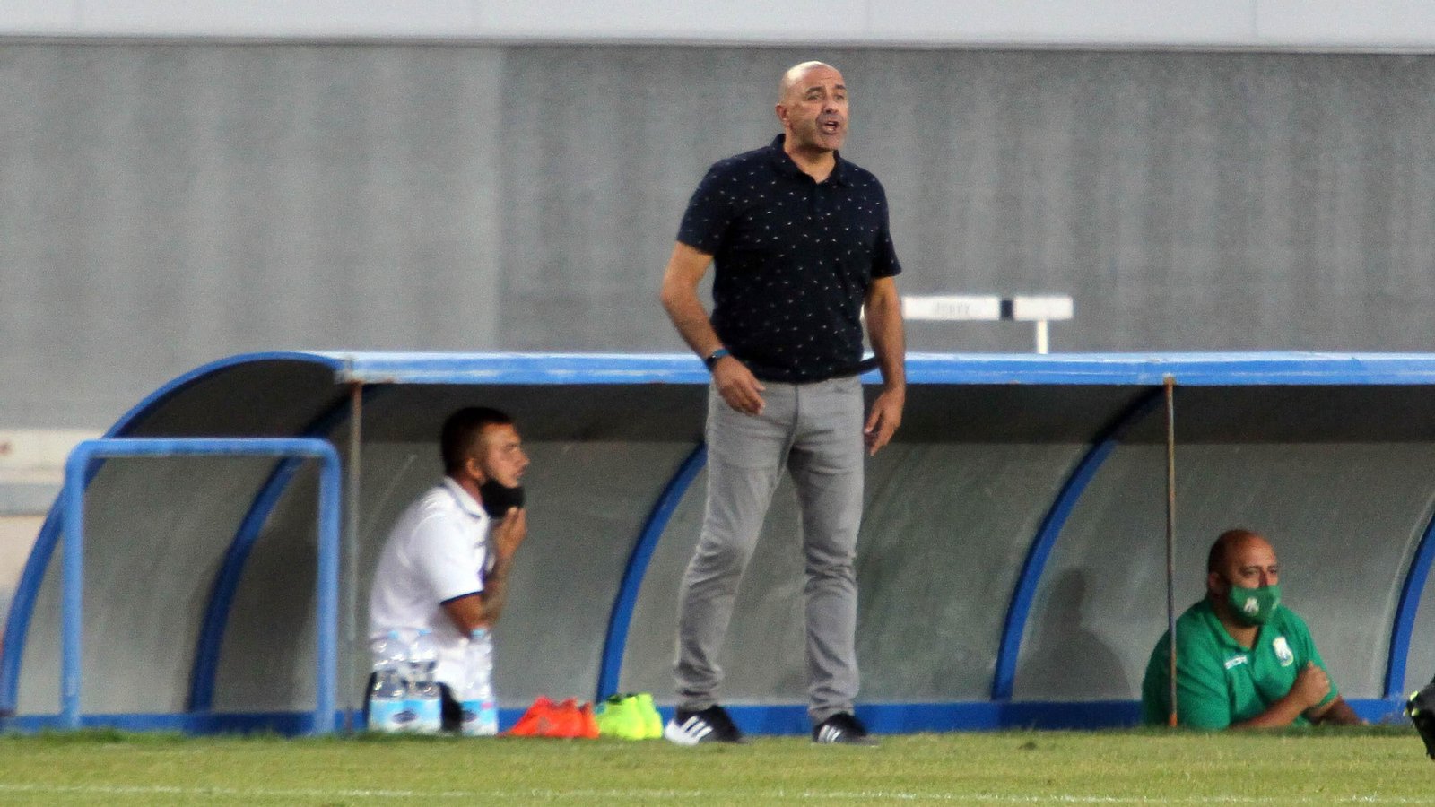 Paco Peña cree que el Xerez CD llega a Rota muy presionado.