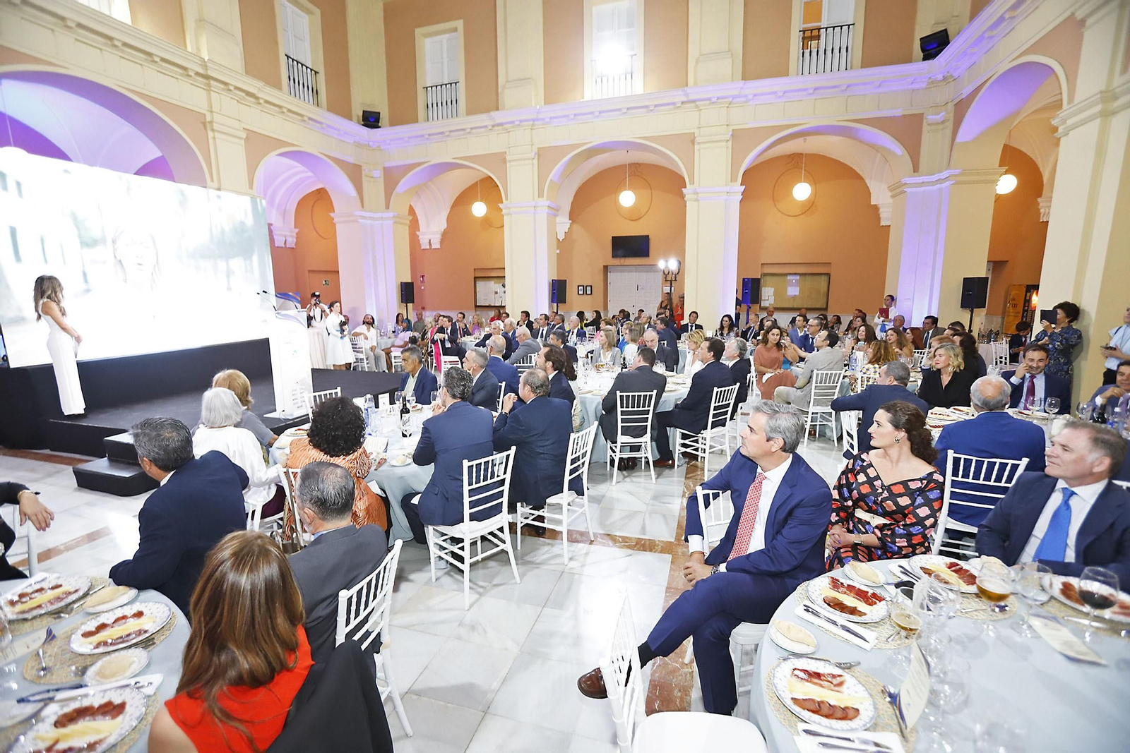 Imágenes de la recepción a los invitados a la gala de los Onubenses del Año