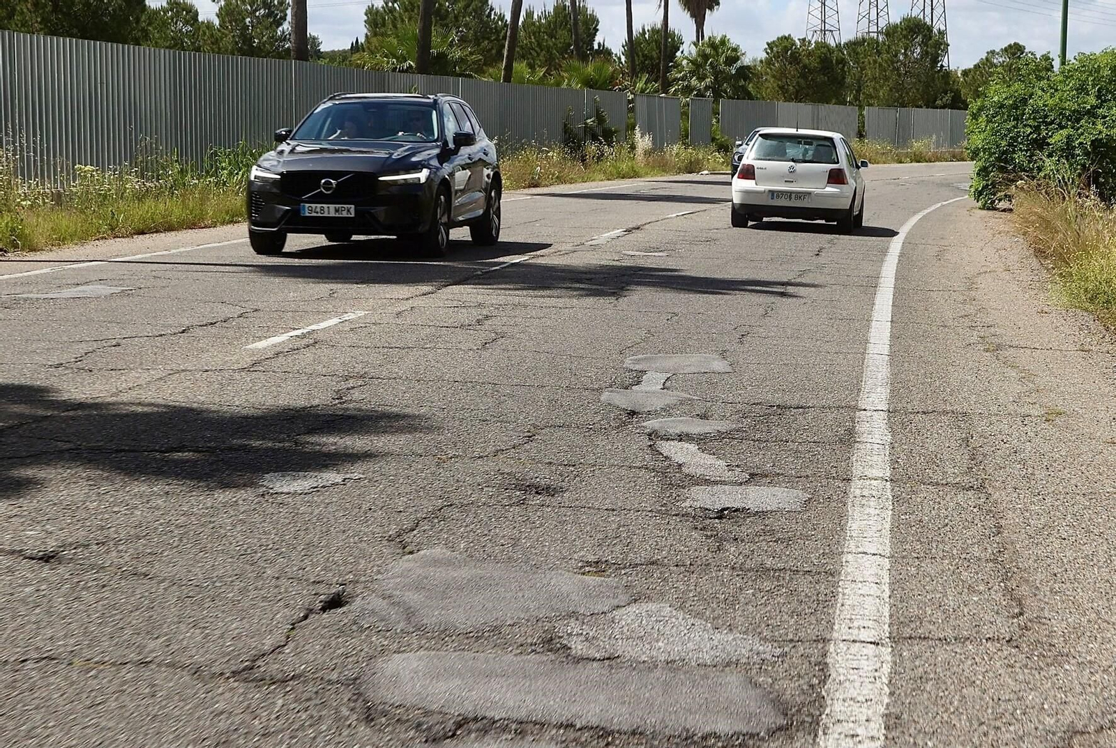 La carretera de Su Eminencia está repleta de baches desde hace décadas