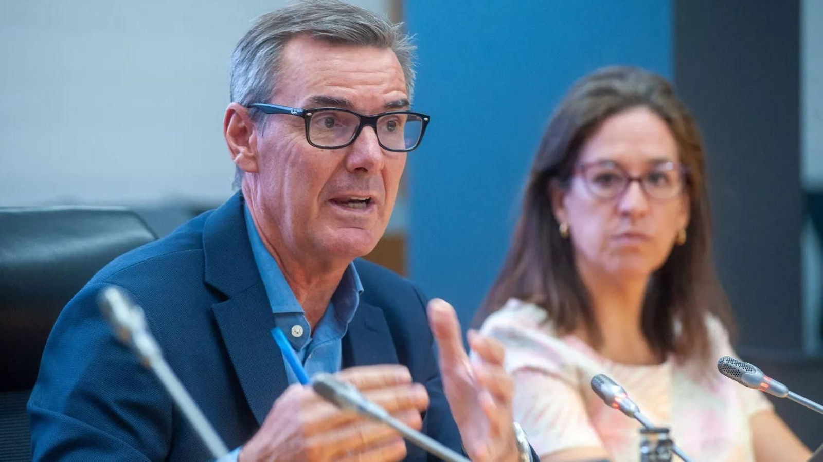 Carlos San Basilio, presidente de la CNMV, durante su intervención en la jornada sobre relación entre empresas y medios, organizada por APIE, Dircom y CNMV y celebrada en la sede de la CEOE.