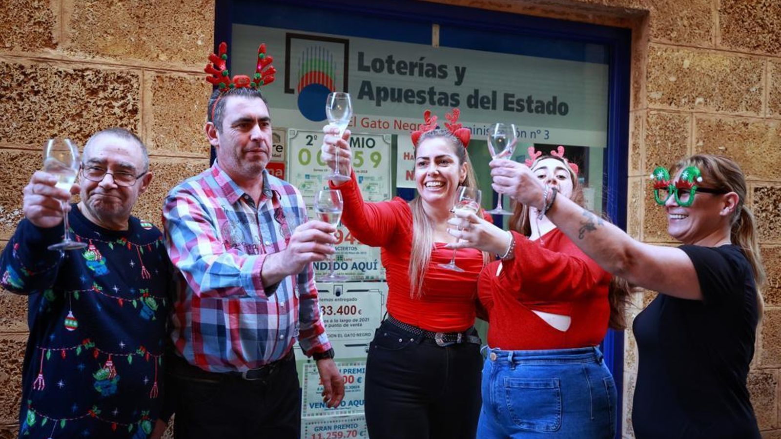 Los miembros de la administración que ha repartido un 4º y un 5º premio en Cádiz