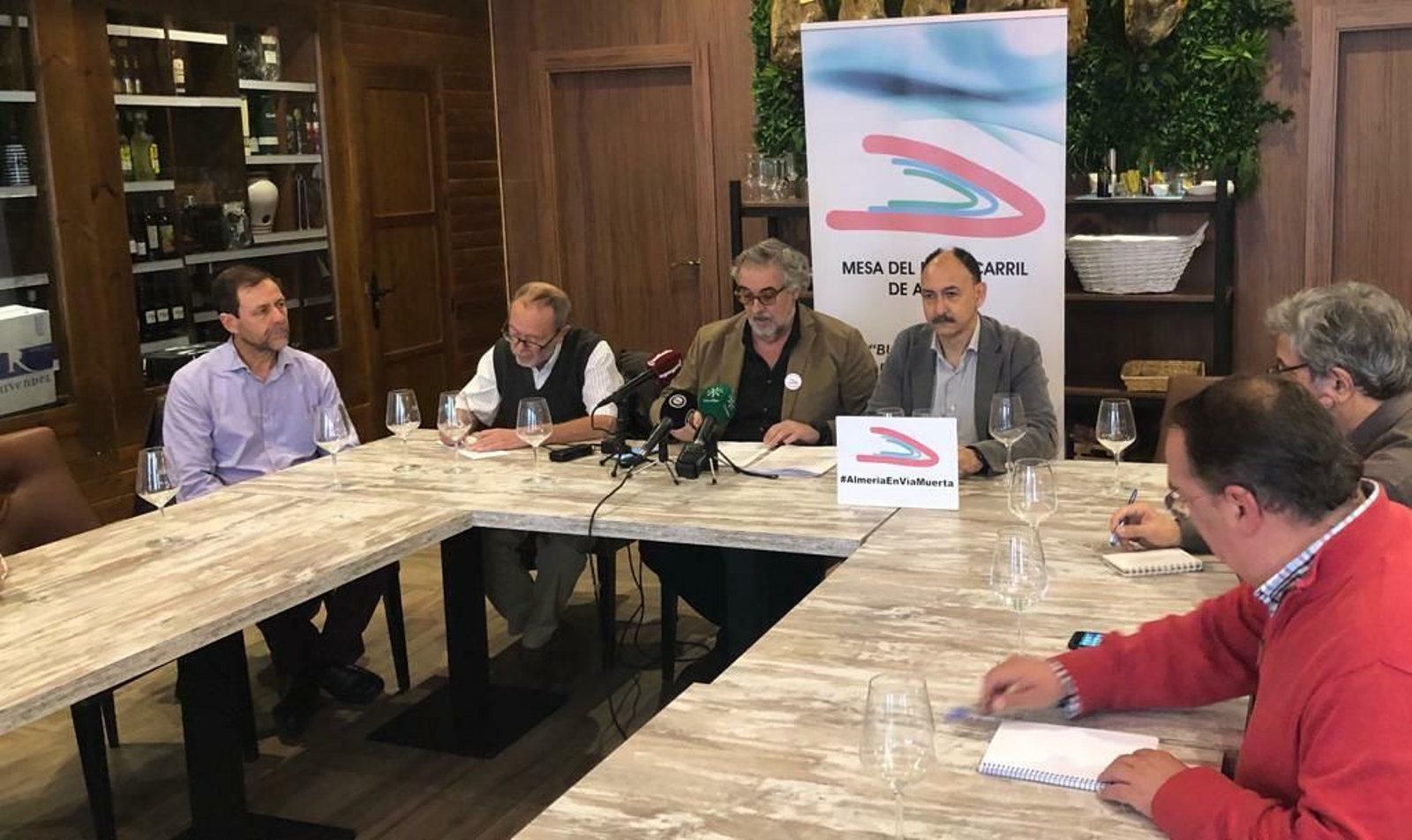 Rueda de prensa realizada por la Mesa del Ferrocarril para analizar otro año sin obras.