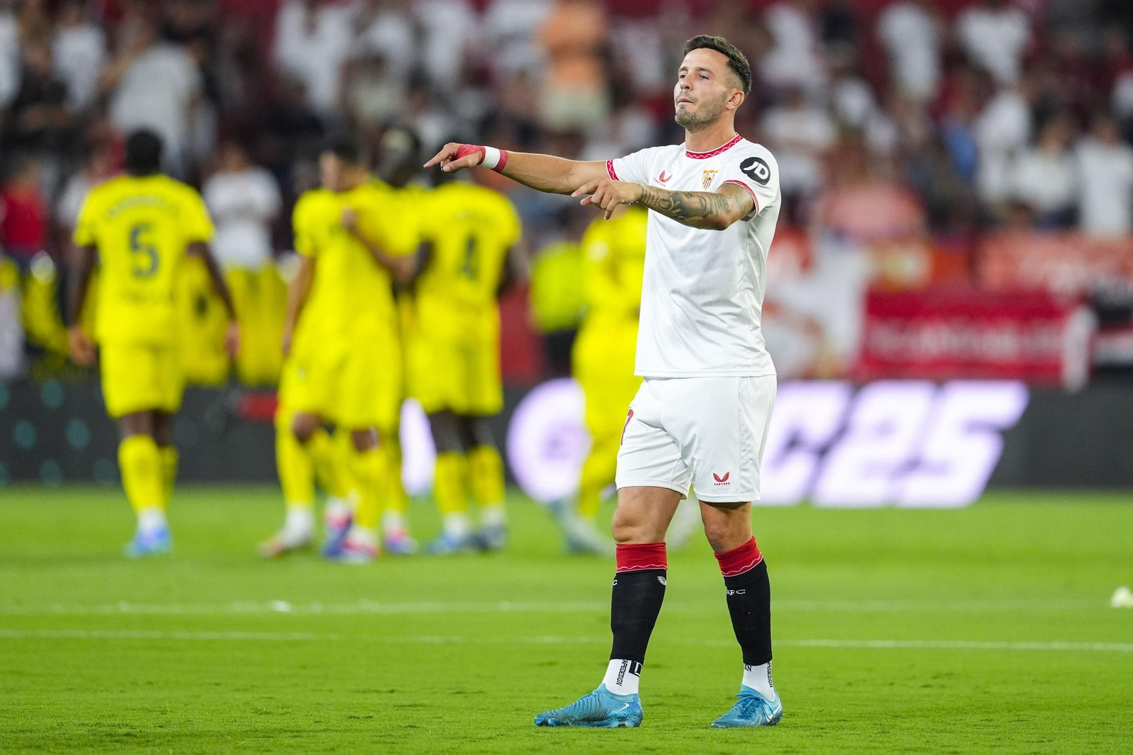 Las fotos del pobrísimo paso de Saúl Ñíguez por el Sevilla