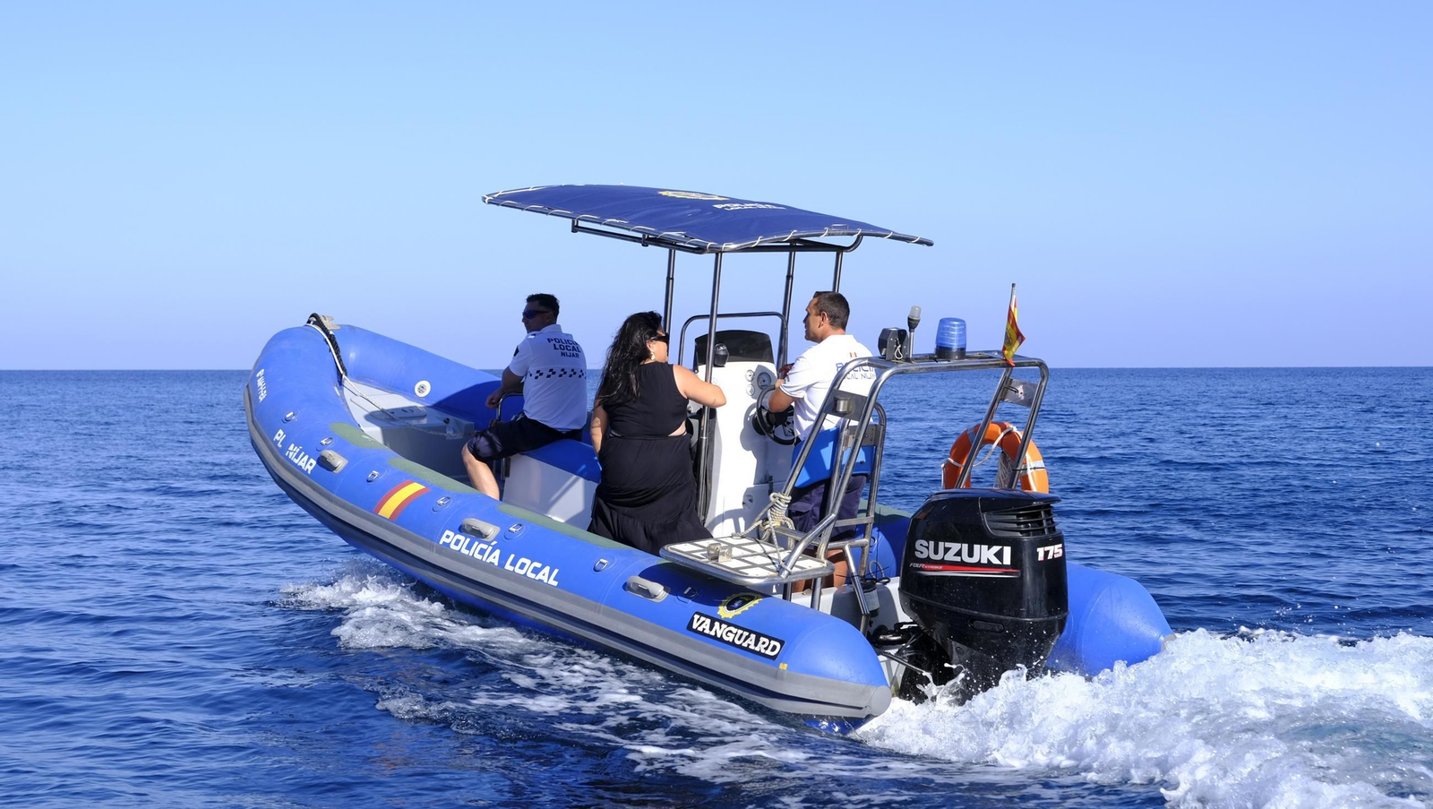 Una jornada con el servicio marítimo de la Policía Local de Níjar, en imágenes