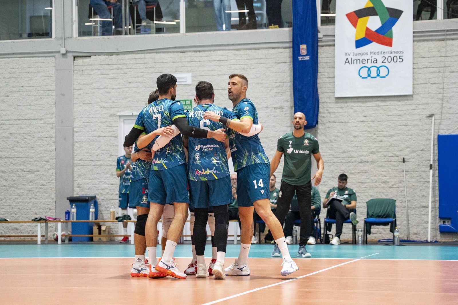 Las imágenes del partido entre Unicaja Costa de Almería y Pamesa Teruel de Superliga de voleibol