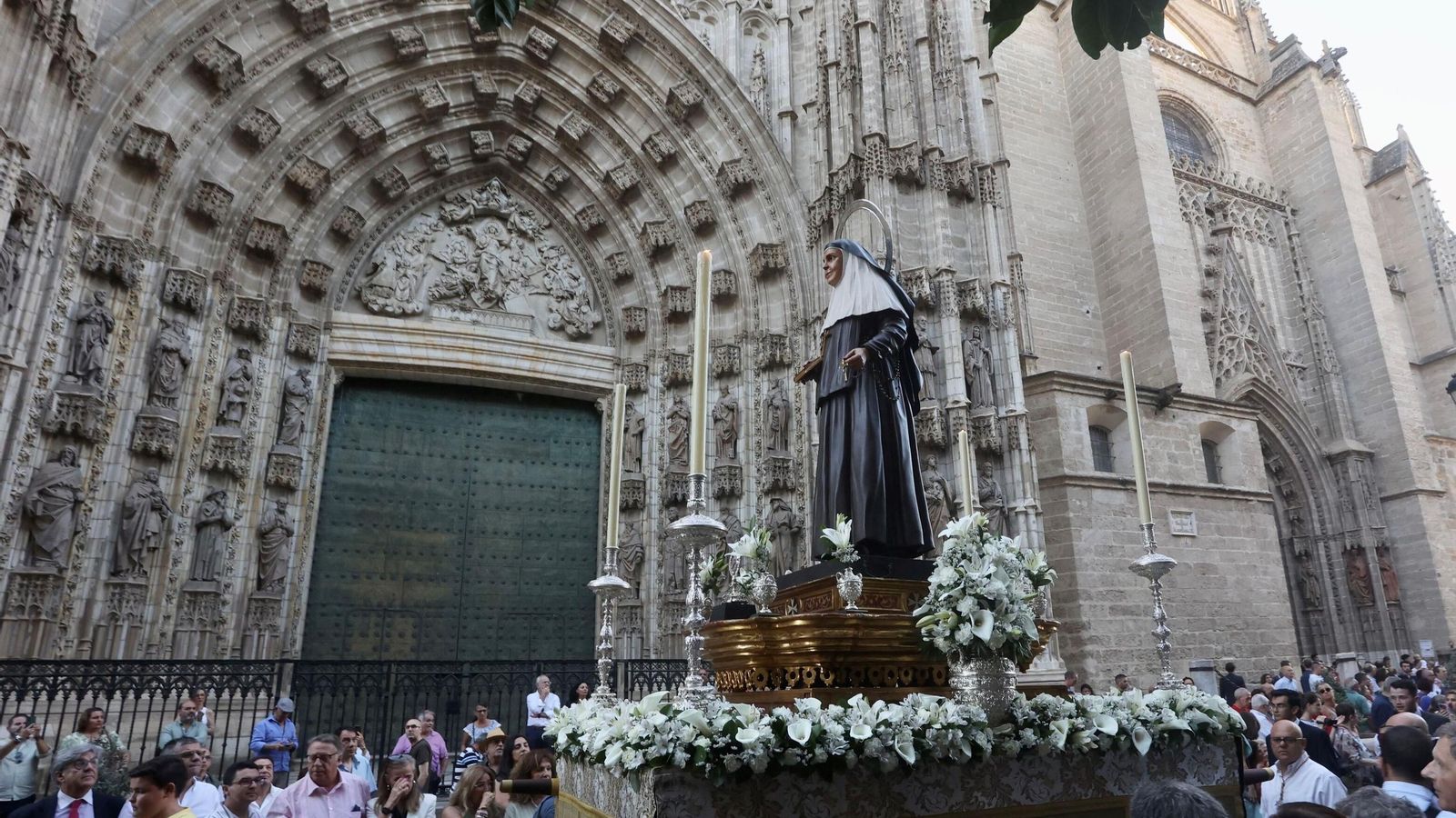 El paso de Santa Ángela. El paso de Santa Ángela.