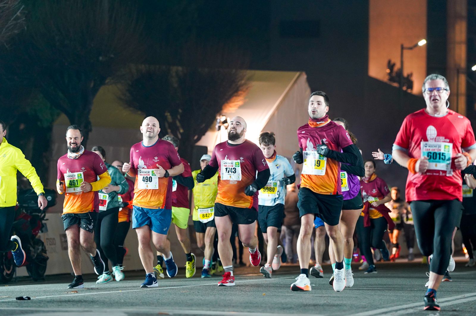 En imágenes: búscate en tu llegada a meta de la Carrera de San Antón 2026 (13)