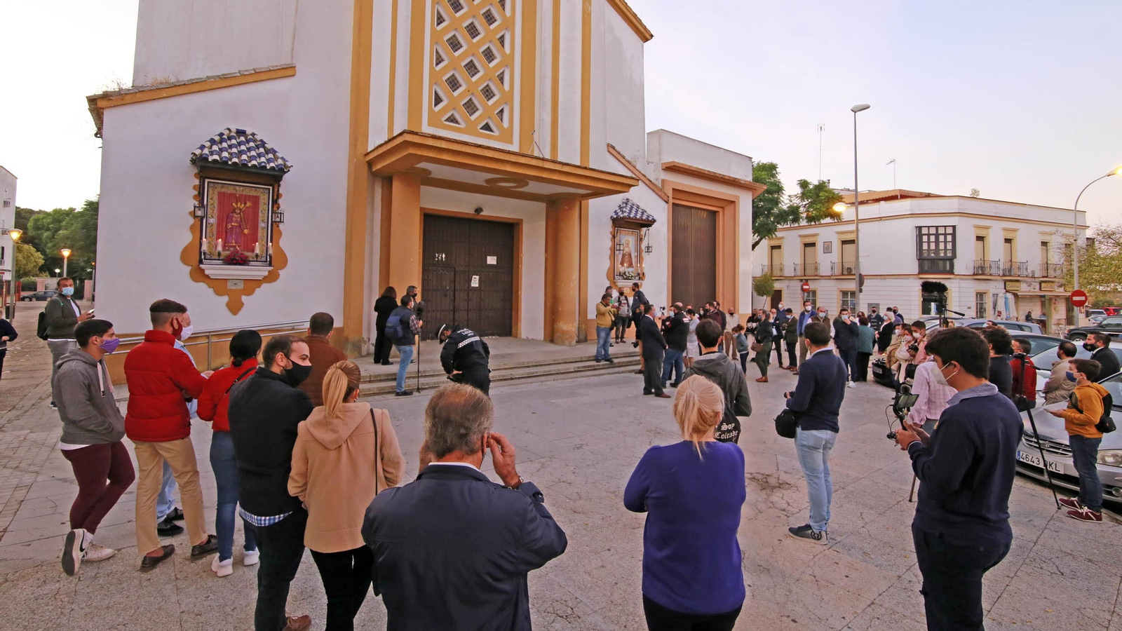 Imágenes del rosario de la Aurora de la Candelaria por los jardines de la Atalaya