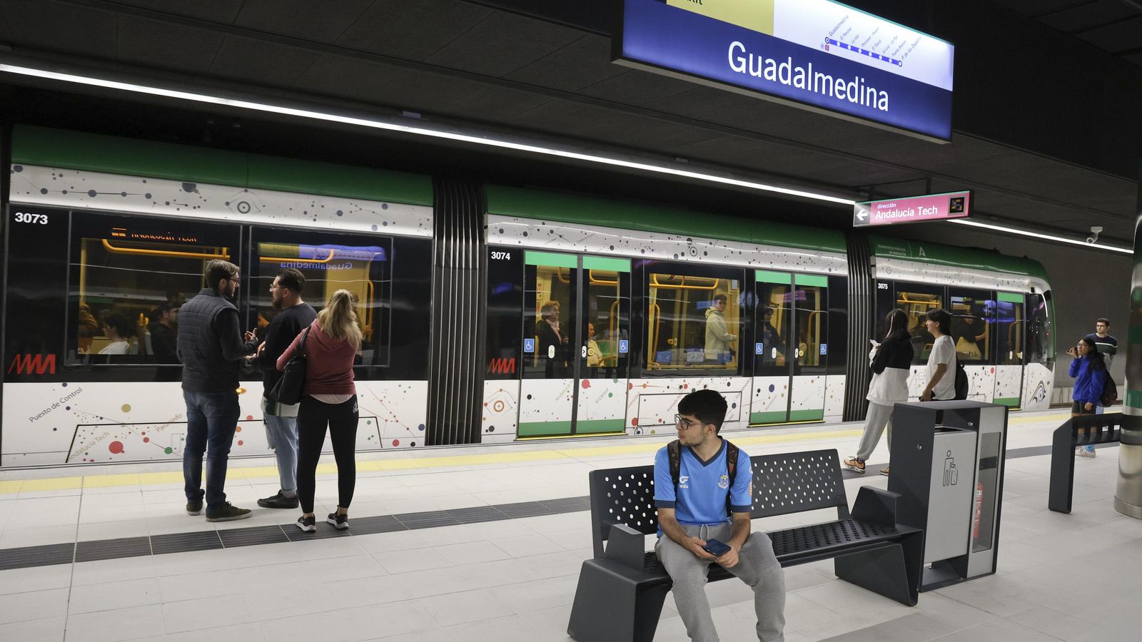 Los primeros trayectos en el Metro de Málaga desde Atarazanas y Guadalmedina, en fotos