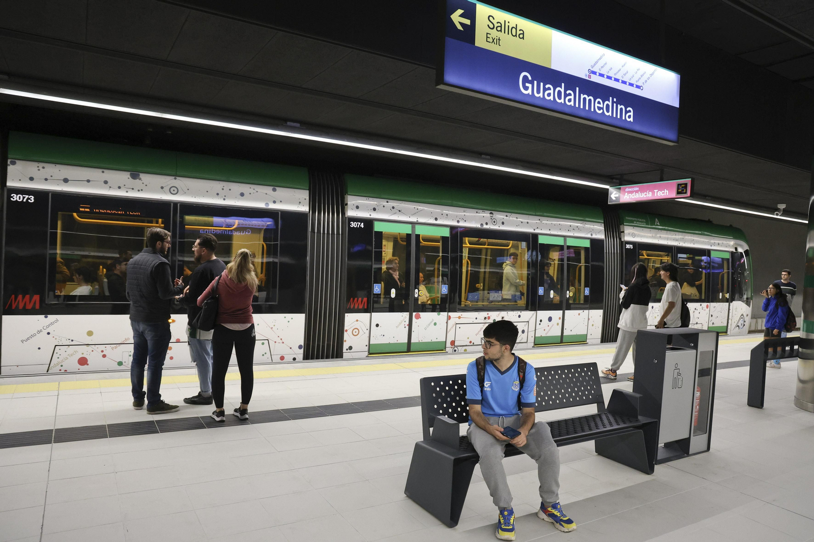 Los primeros trayectos en el Metro de Málaga desde Atarazanas y Guadalmedina, en fotos