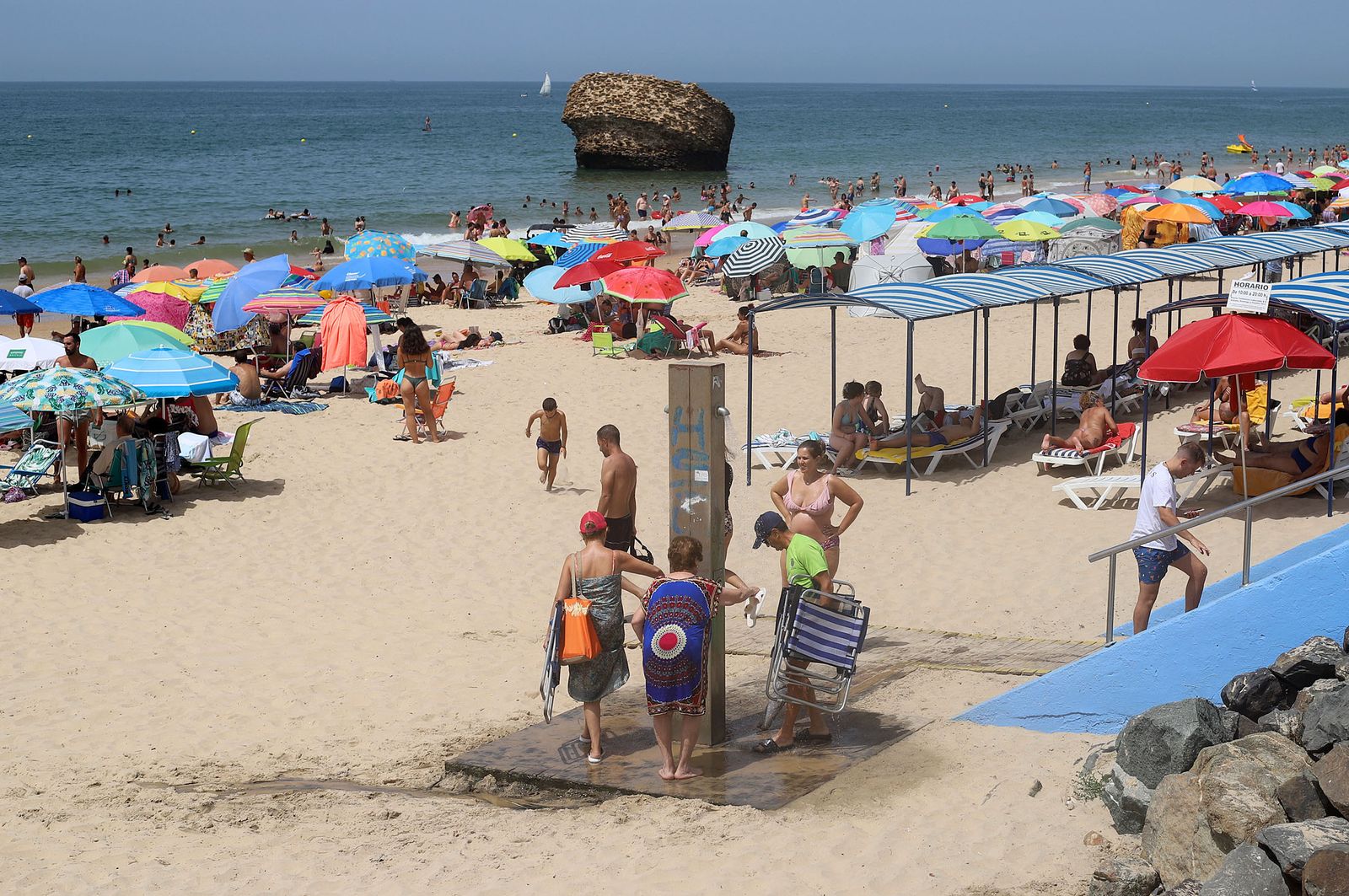 Imágenes del caluroso fin de semana en las playas de Huelva