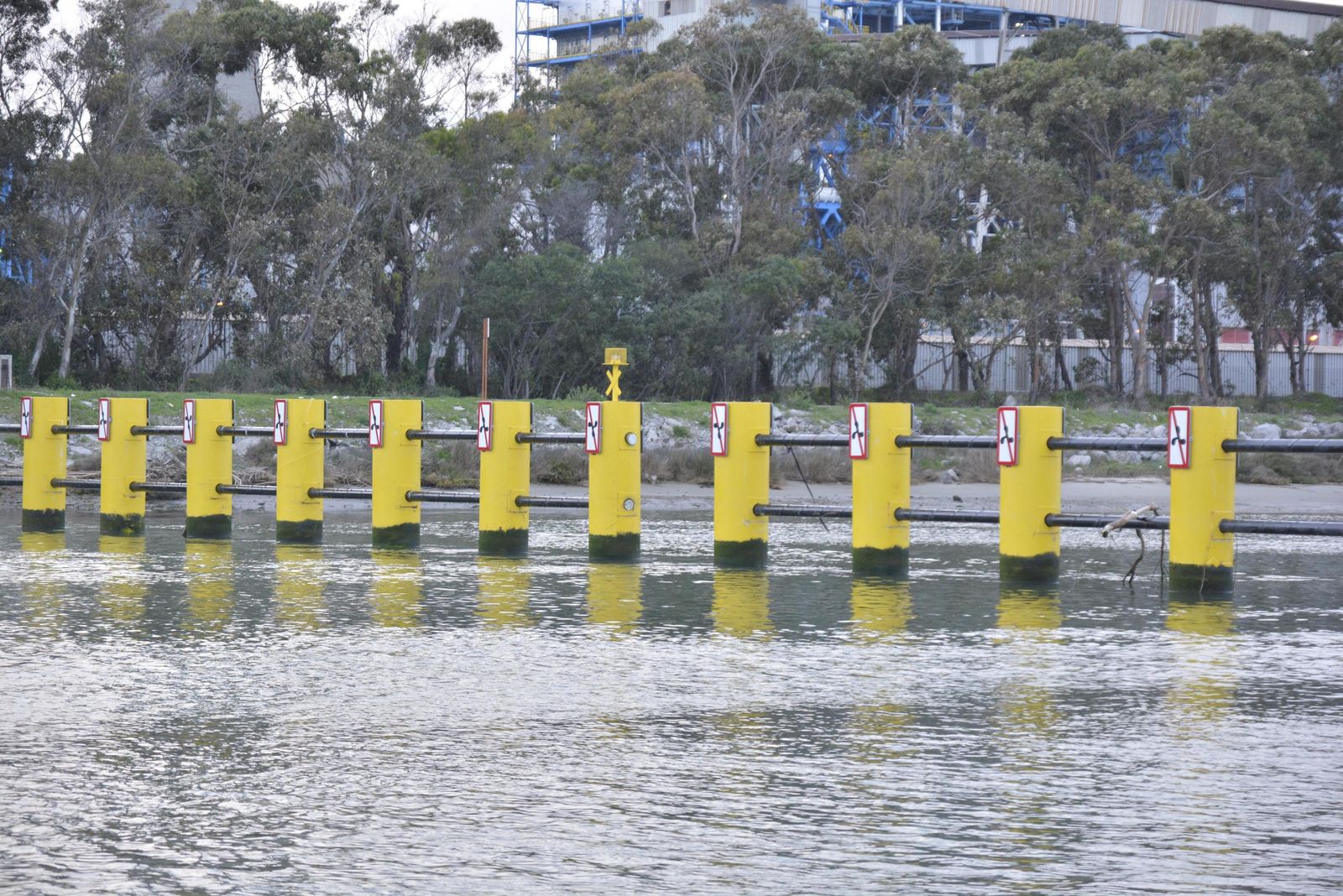 La barrera antinarcos del río Guadarranque