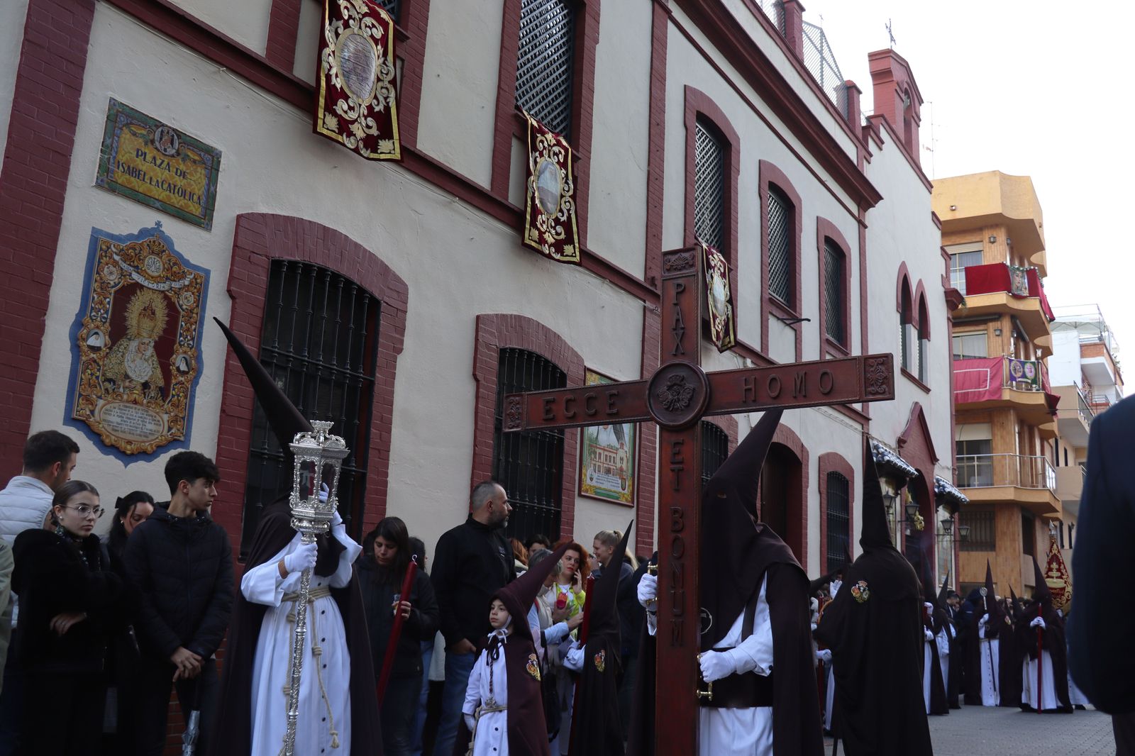 Las mejores imágenes del Martes Santo en Huelva: La Hermandad de La Sentencia