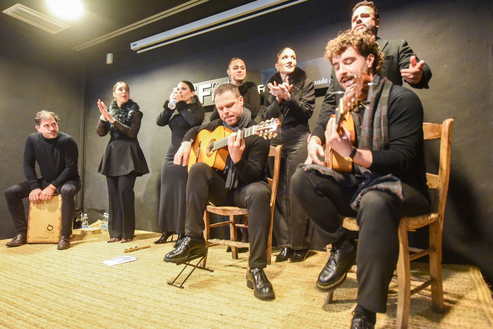 Una zambomba llena de flamenco la Navidad cordobesa en la Posada del Potro, en fotos