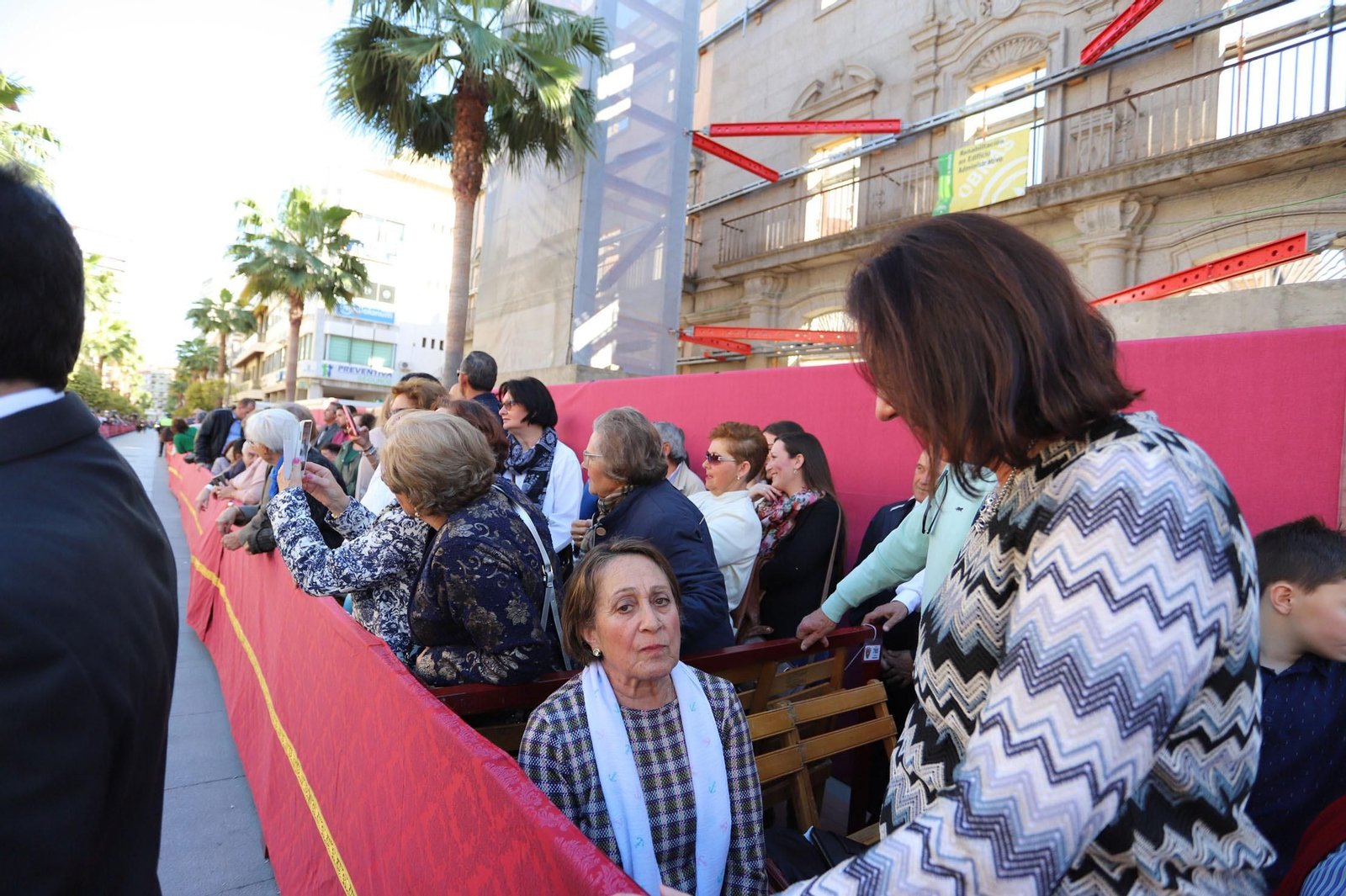 Ambiente  para recibir a la Legión en las calles de Huelva