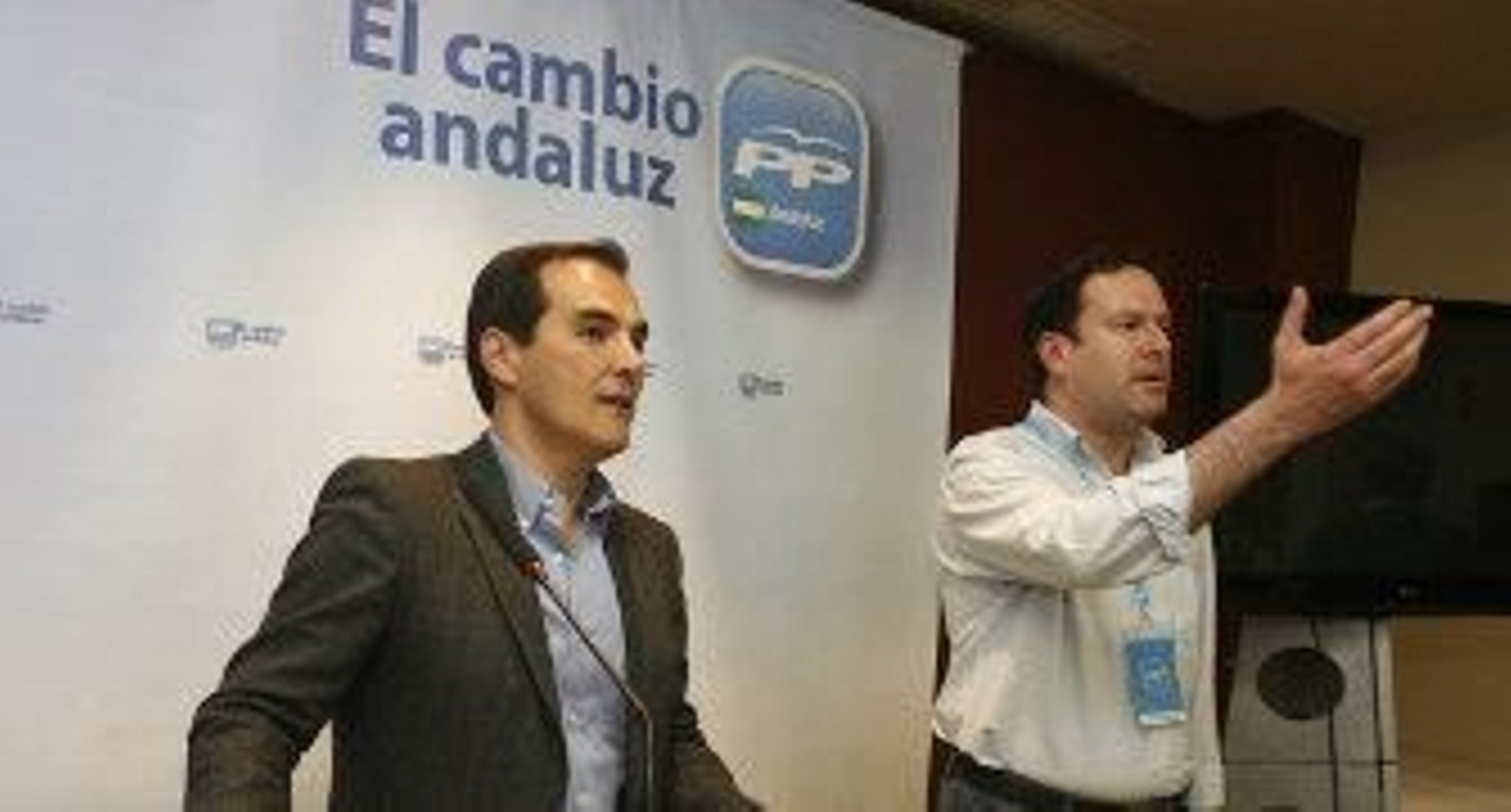 Nieto advierte que un gobierno PSOE-IU en la Junta puede pasar la misma "factura" que en Córdoba