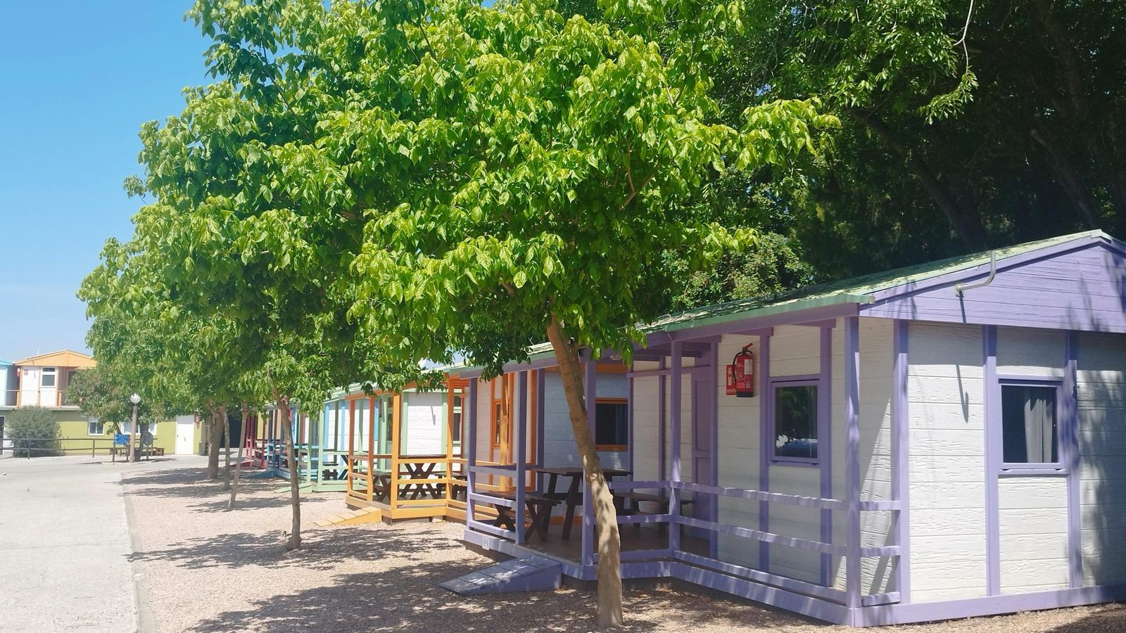 Bungalós del camping El Pino, en Torrox Costa.