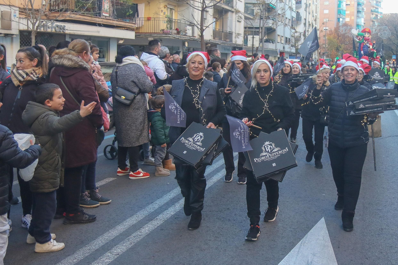 Las mejores imágenes de la cabalgata de Papá Noel en Granada