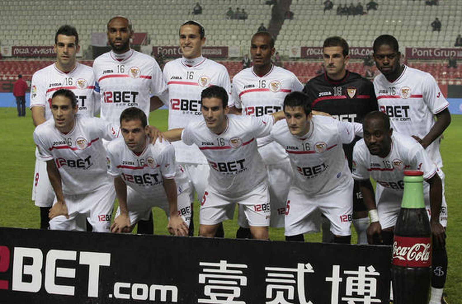 El Sevilla empata (1-1) frente a un digno Granada, que se llevó el III Trofeo Antonio Puerta en los penaltis ante un escaso público.

Foto: Juan Carlos Muñoz