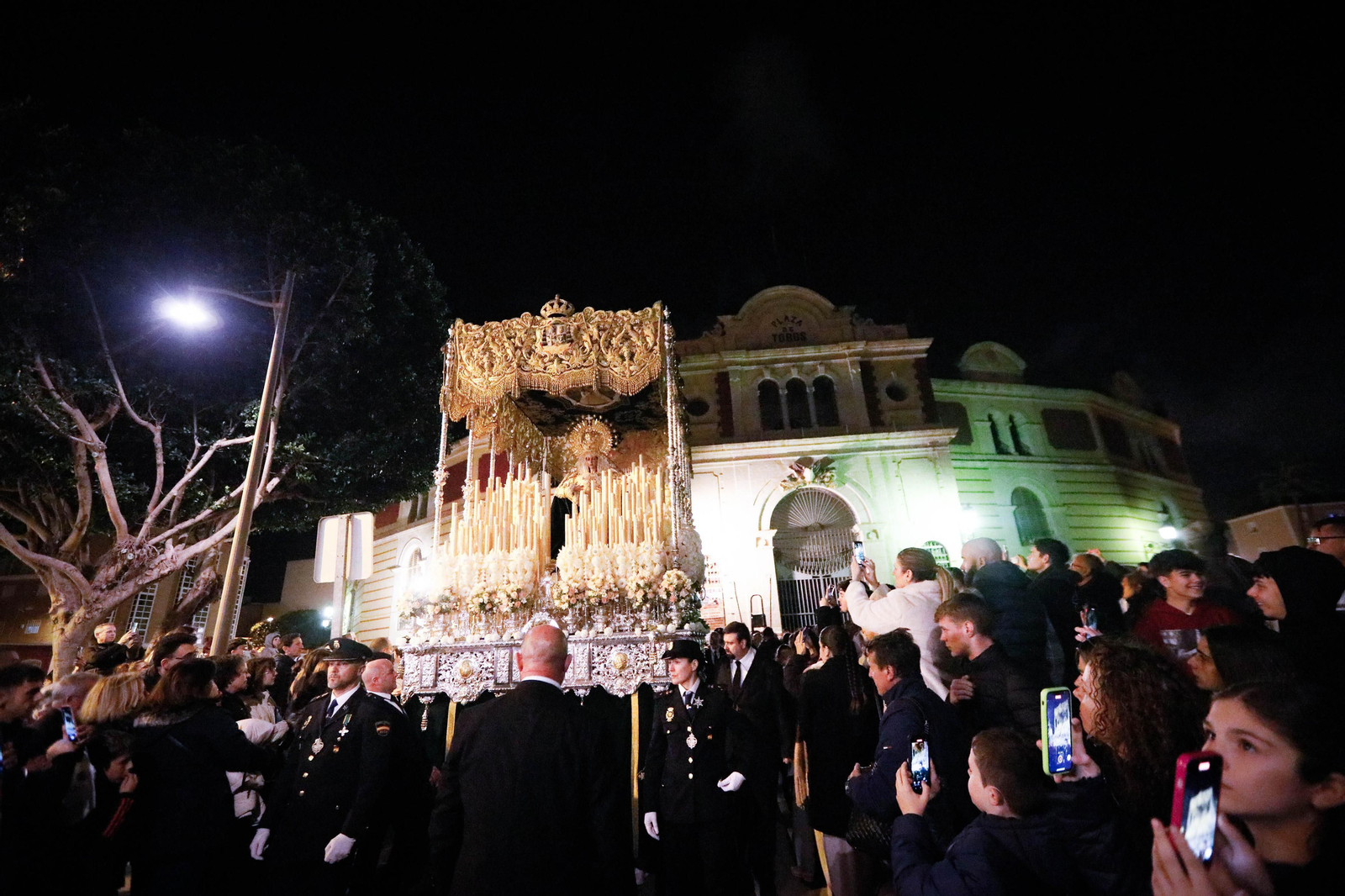 Las mejores fotos de la procesión de La Macarena en Almería