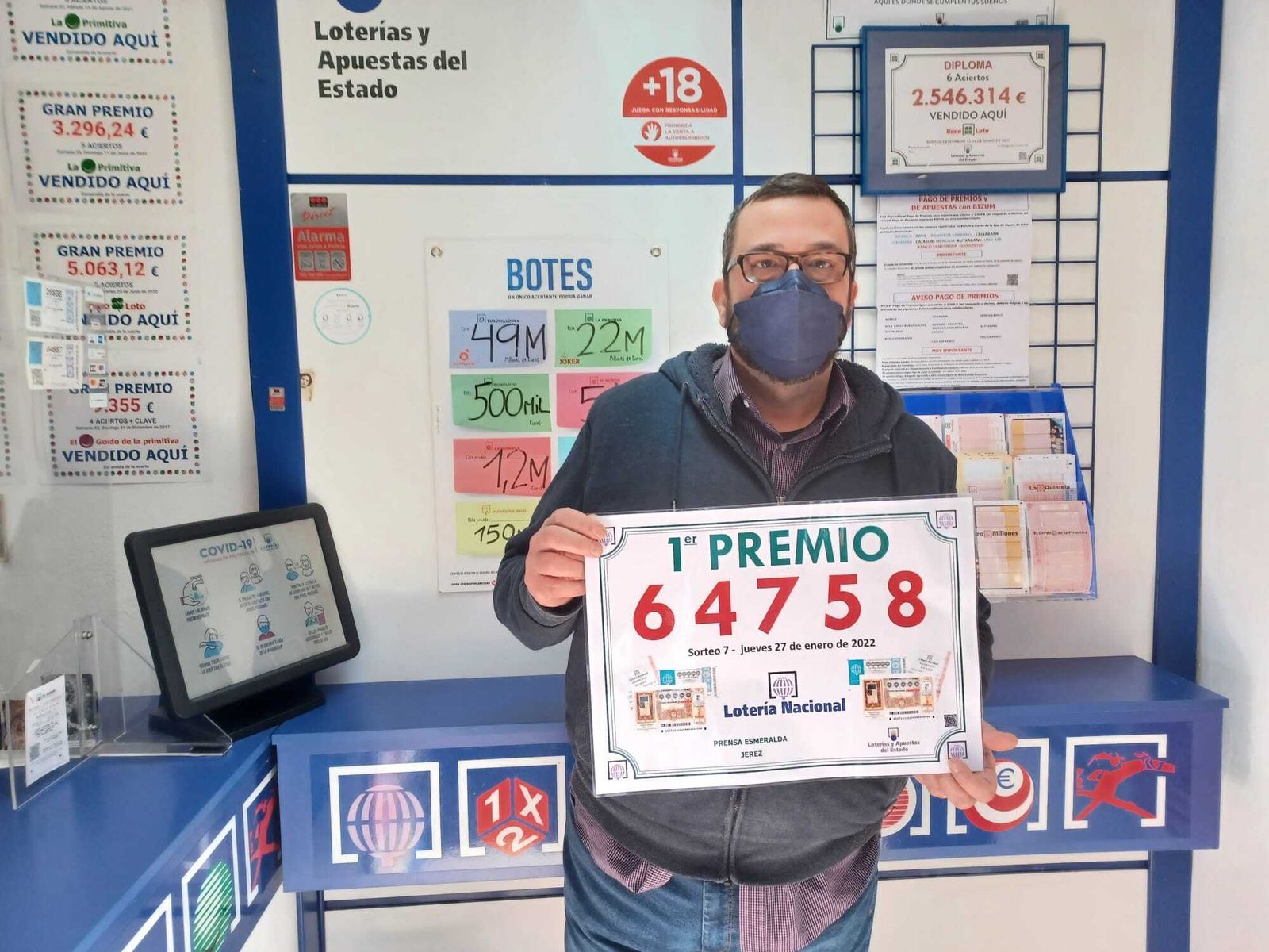 El responsable del despacho receptor de La Coronación con el número premiado