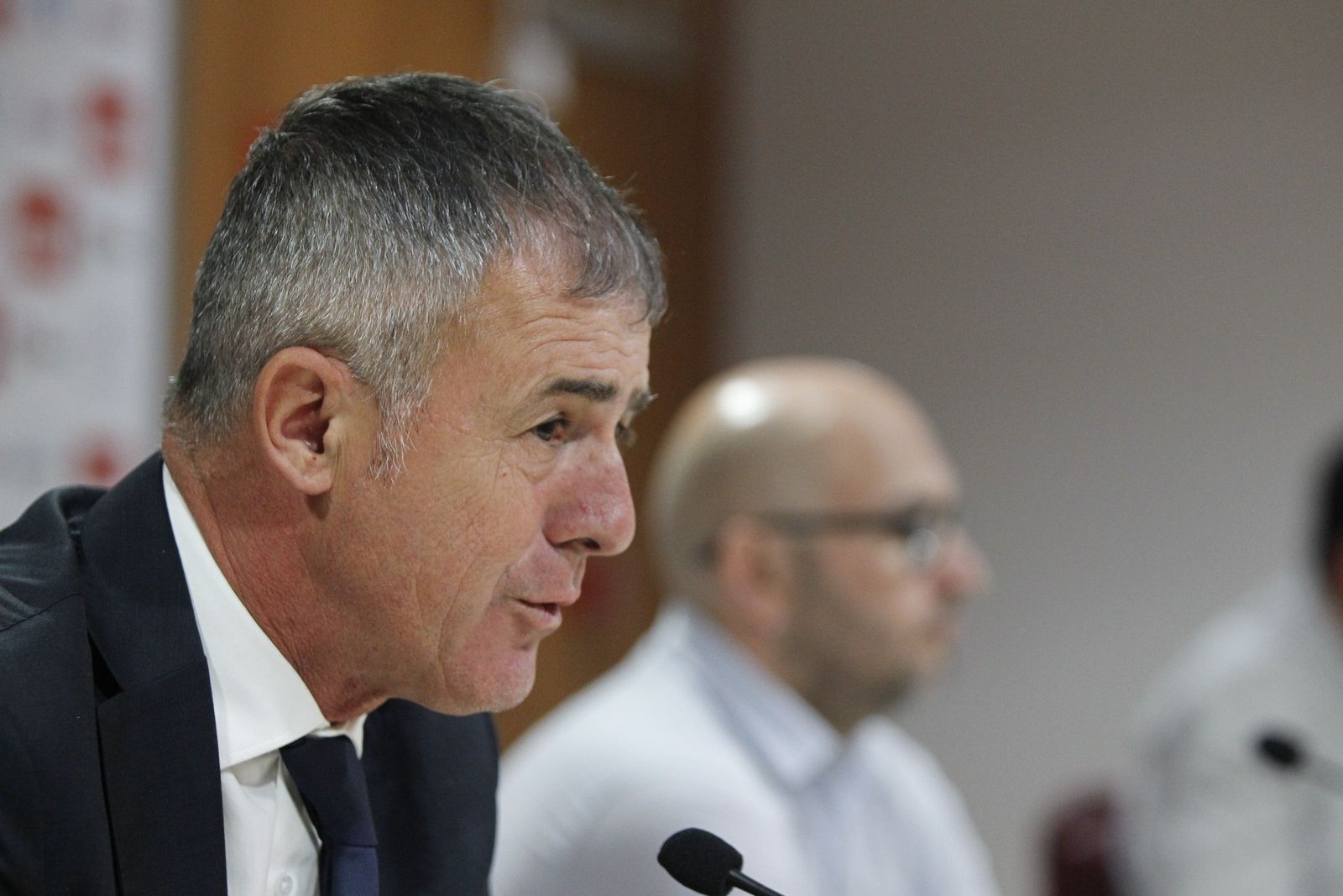 Lucas Alcaraz en la rueda de prensa de su despedida del Almería.